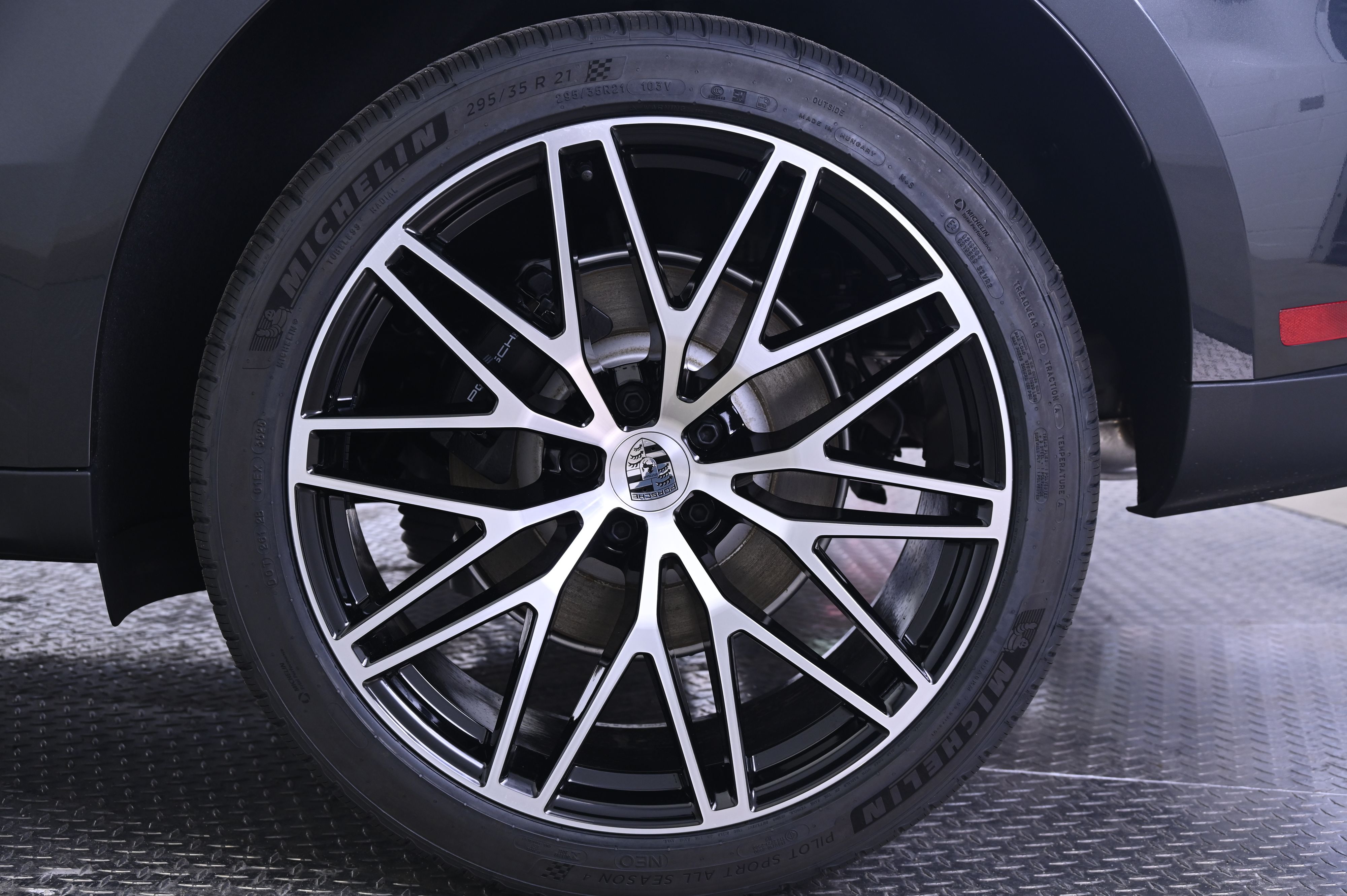 Thumbnail: 2026 Porsche Macan - 12