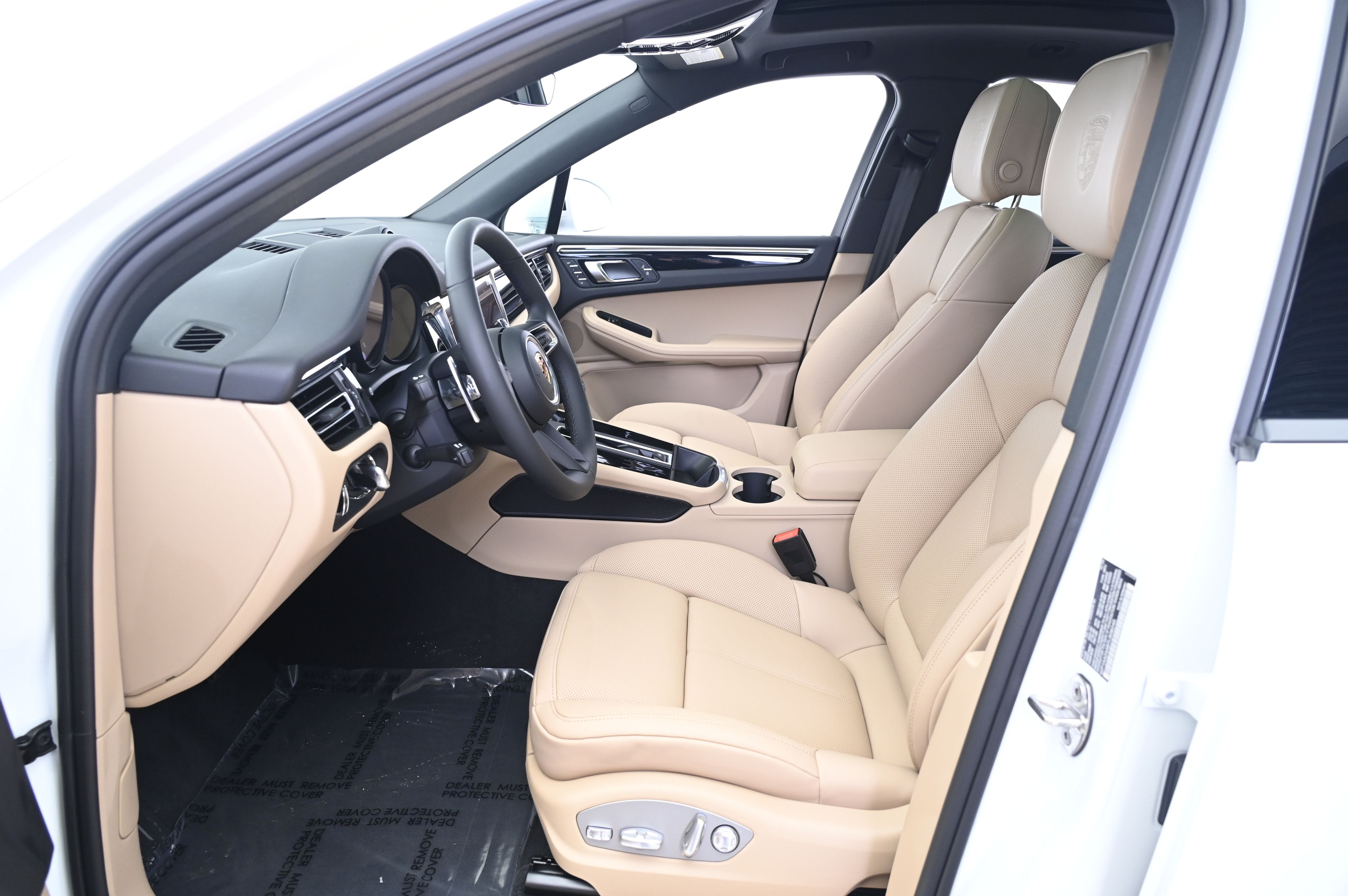 Thumbnail: 2026 Porsche Macan - 29