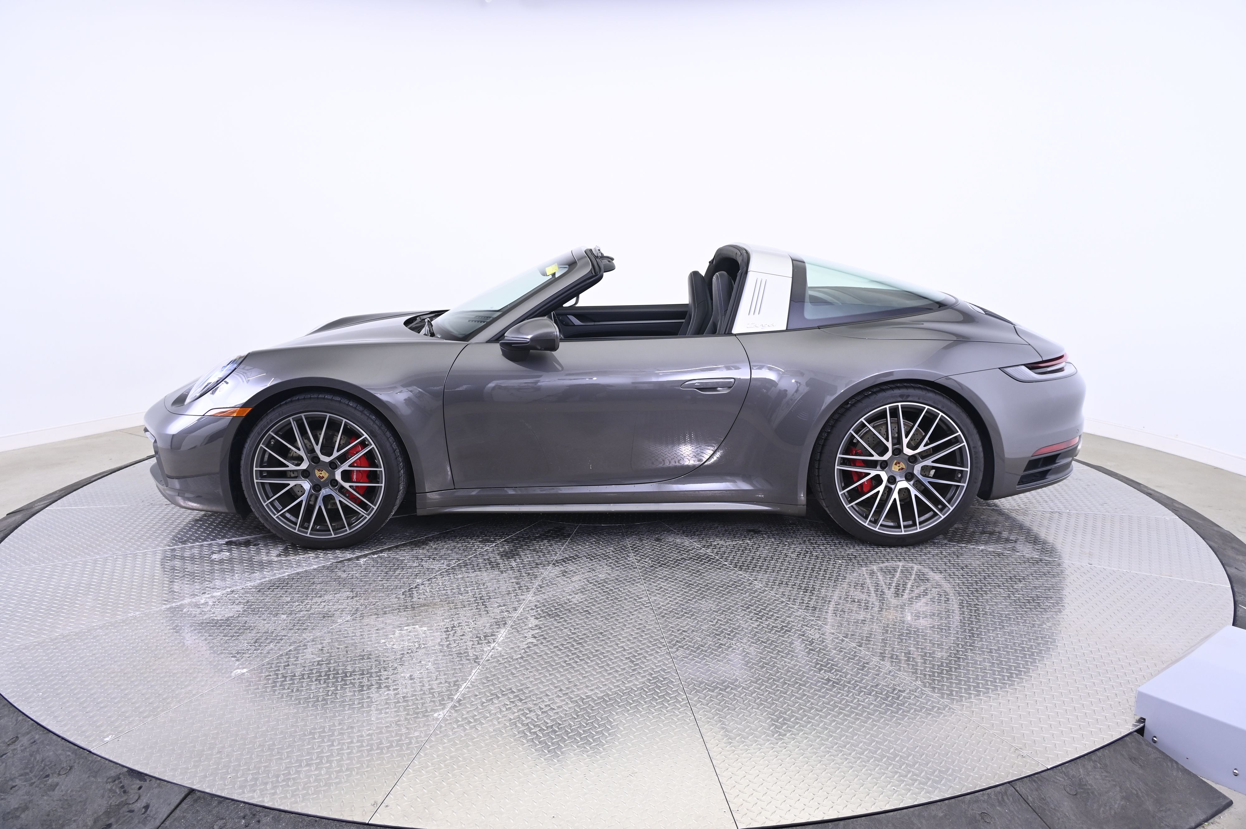 Thumbnail: 2022 Porsche 911 - 2