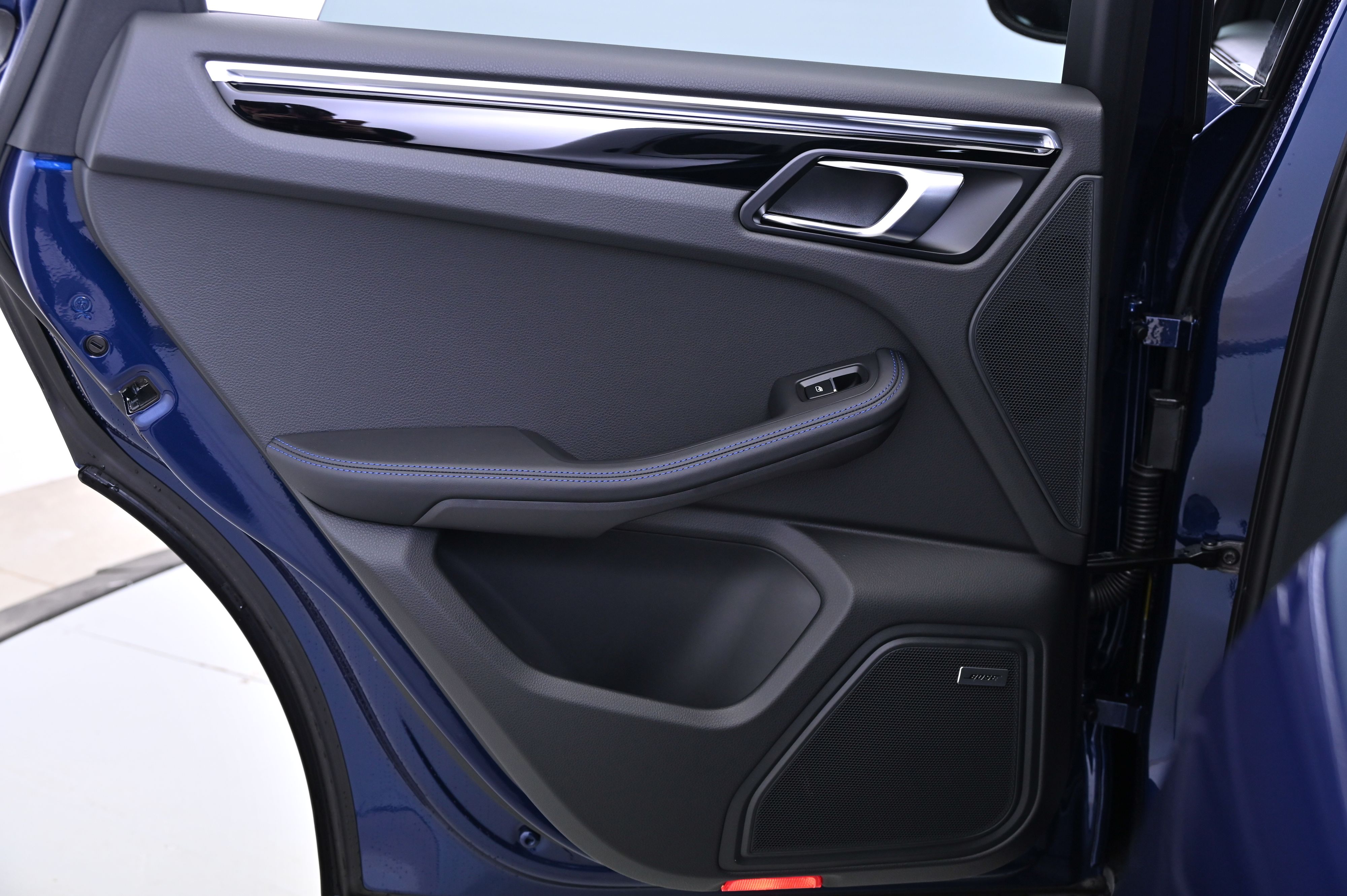 Thumbnail: 2025 Porsche Macan - 29