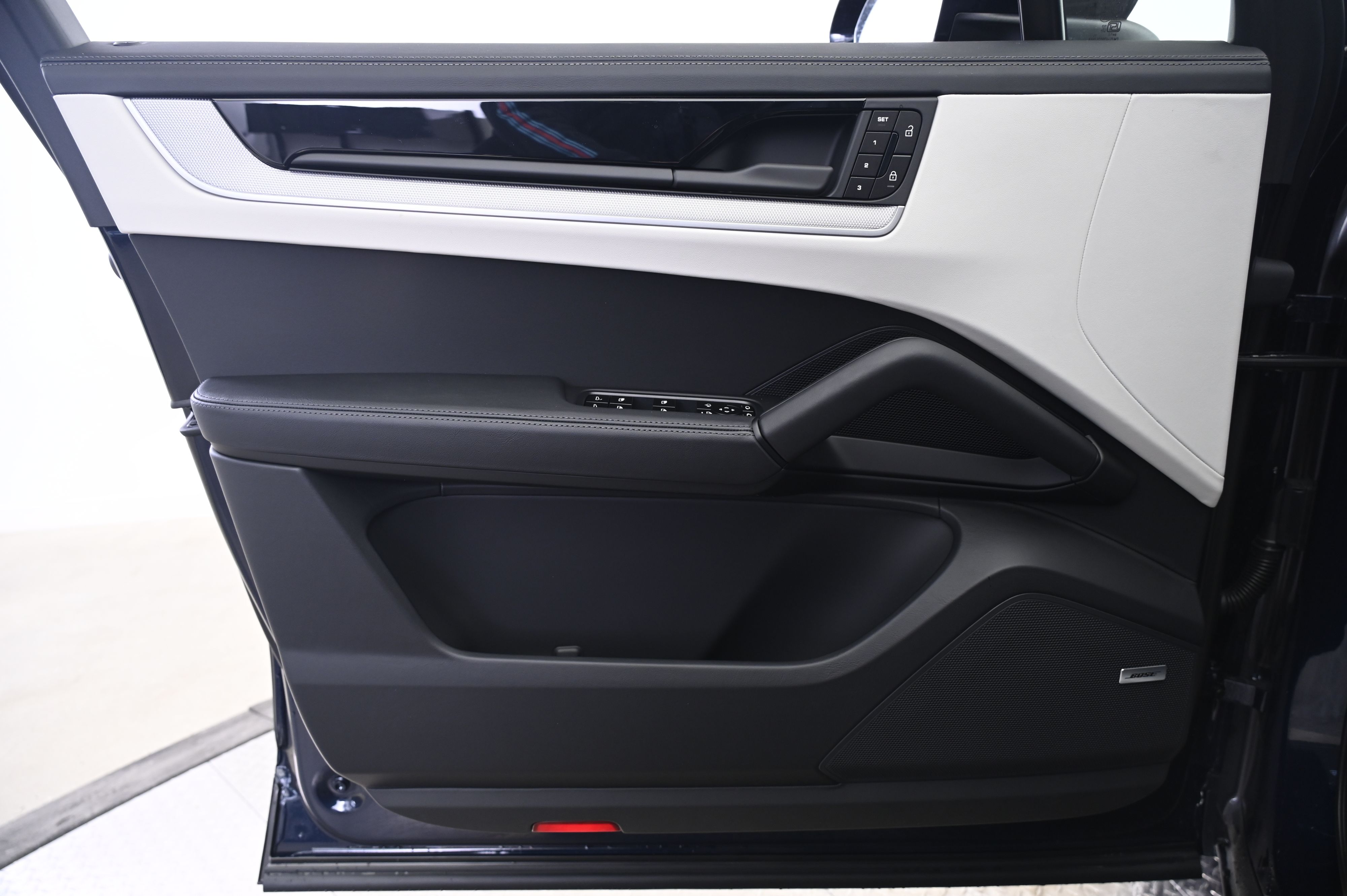 Thumbnail: 2026 Porsche Cayenne - 26