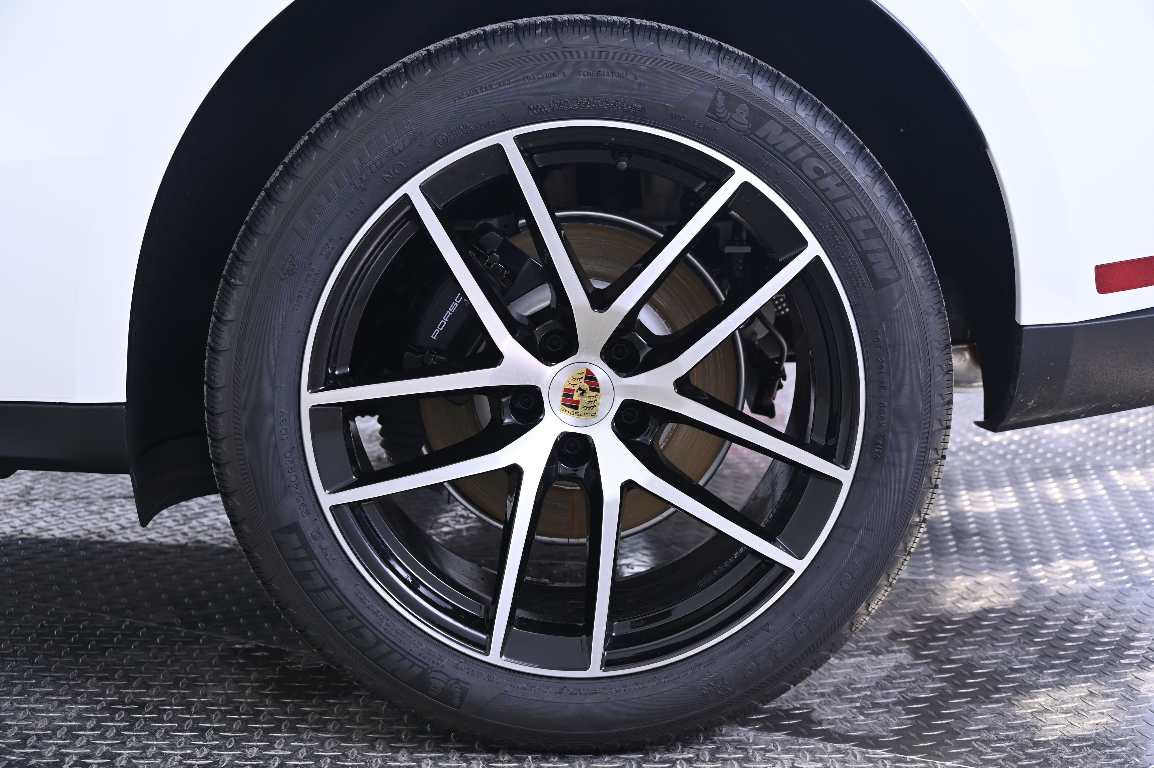 Thumbnail: 2026 Porsche Macan - 12