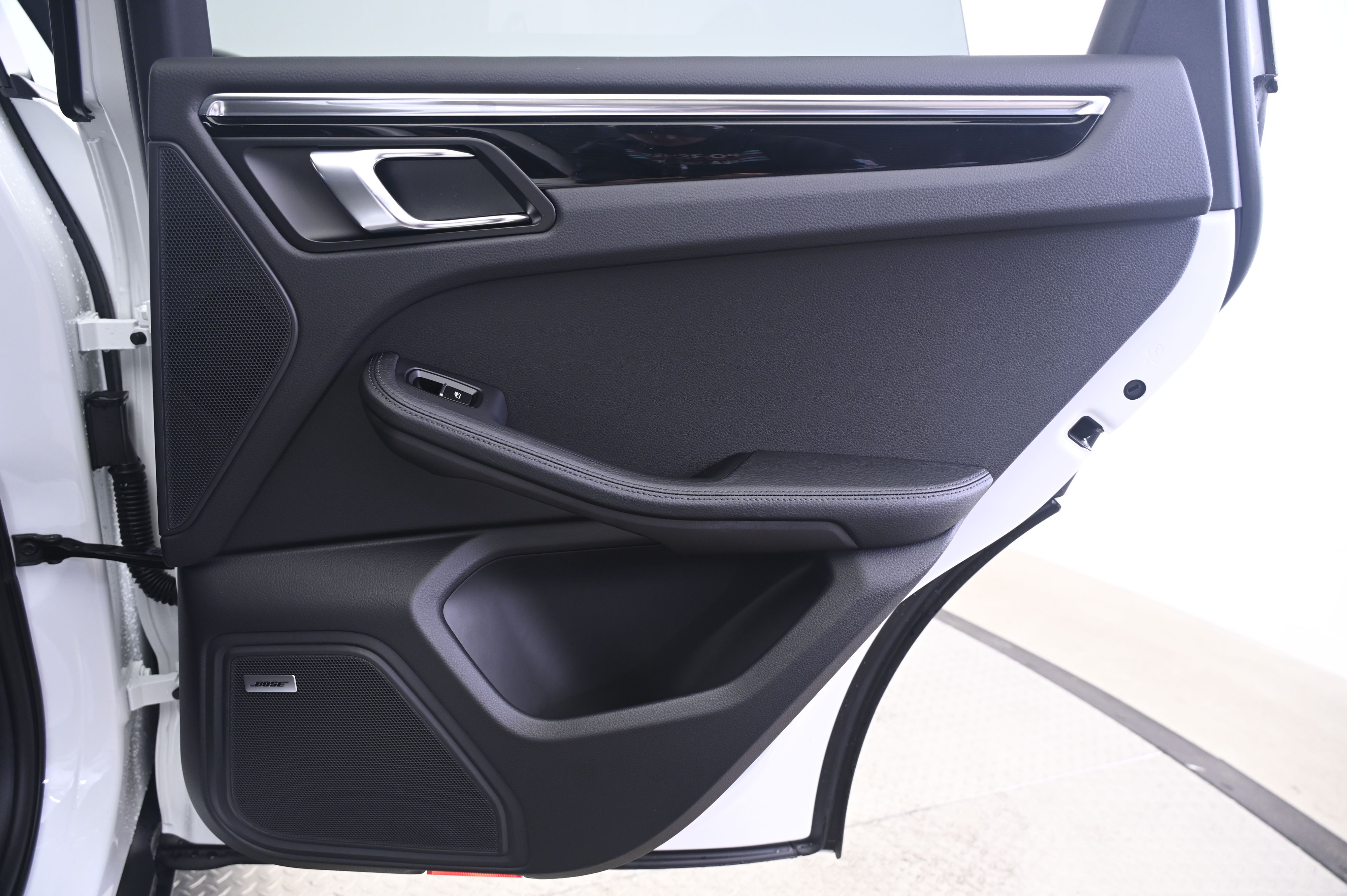 Thumbnail: 2026 Porsche Macan - 16