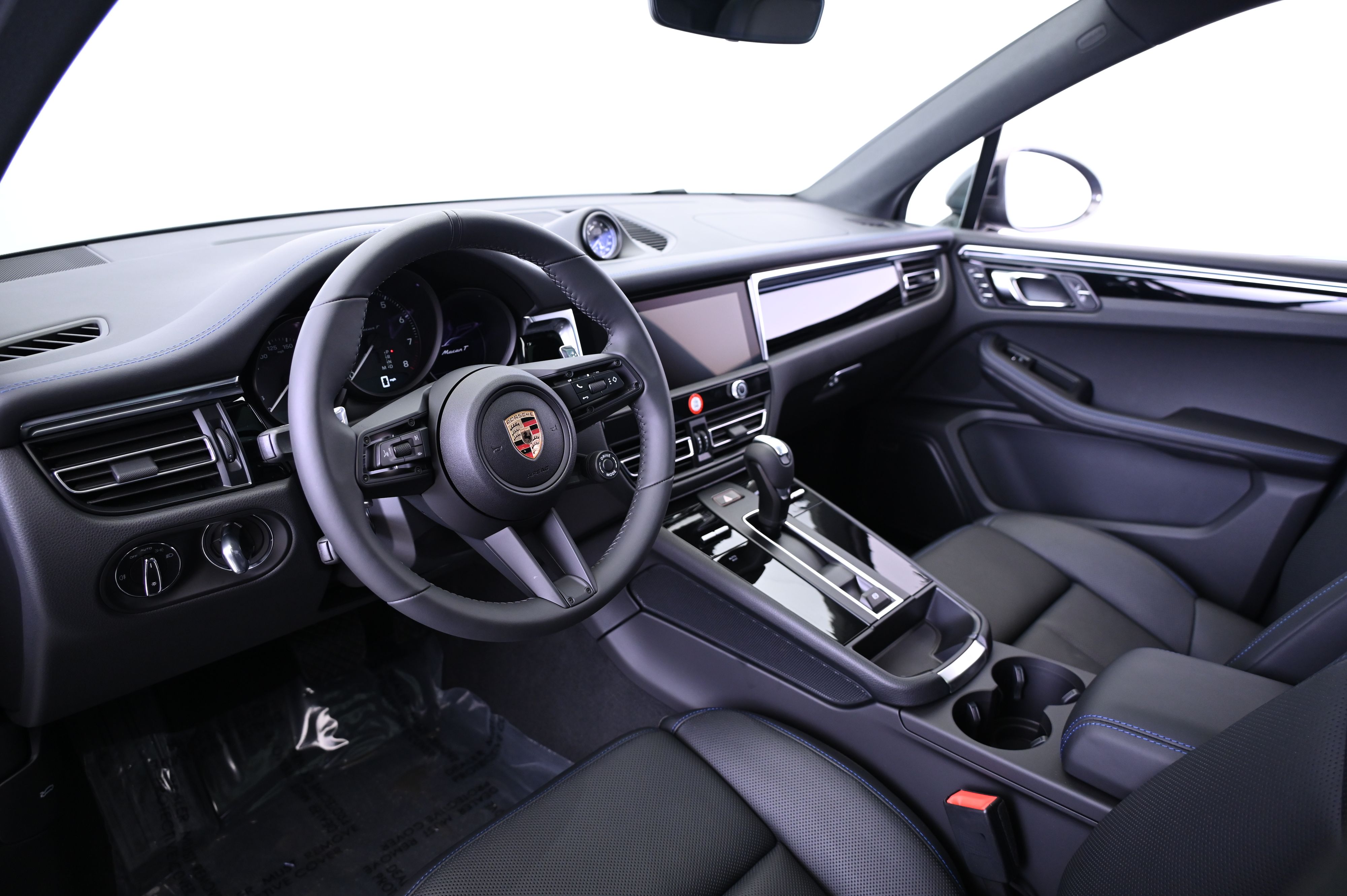 Thumbnail: 2025 Porsche Macan - 4