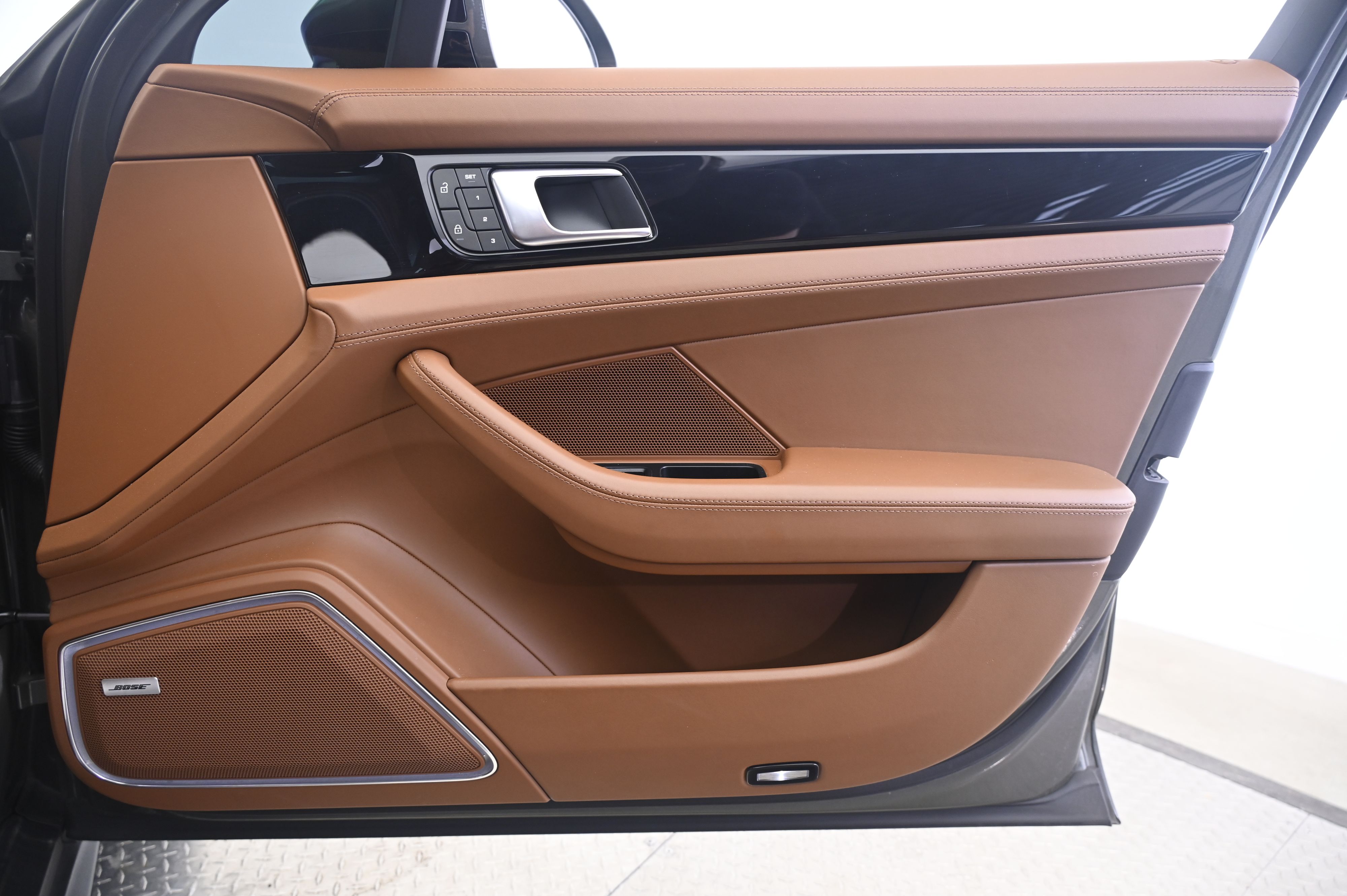Thumbnail: 2023 Porsche Panamera - 20