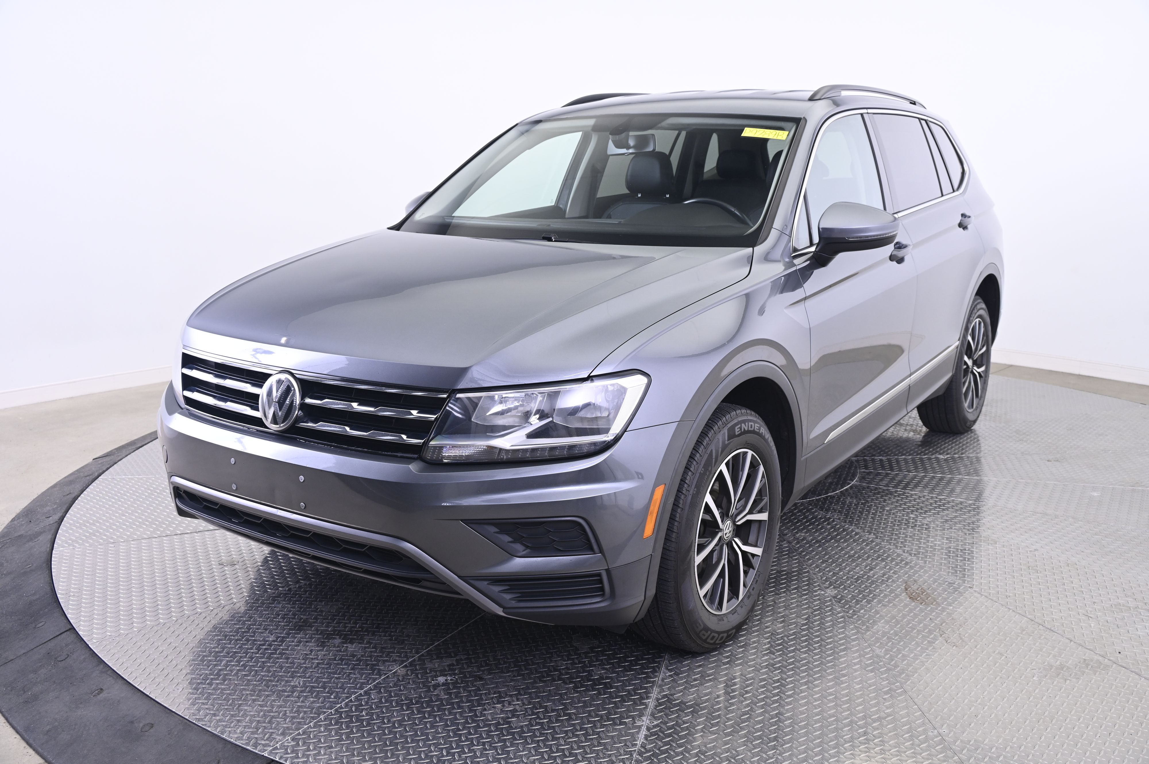 2018 Volkswagen Tiguan 2.0T -
                  Beachwood, OH