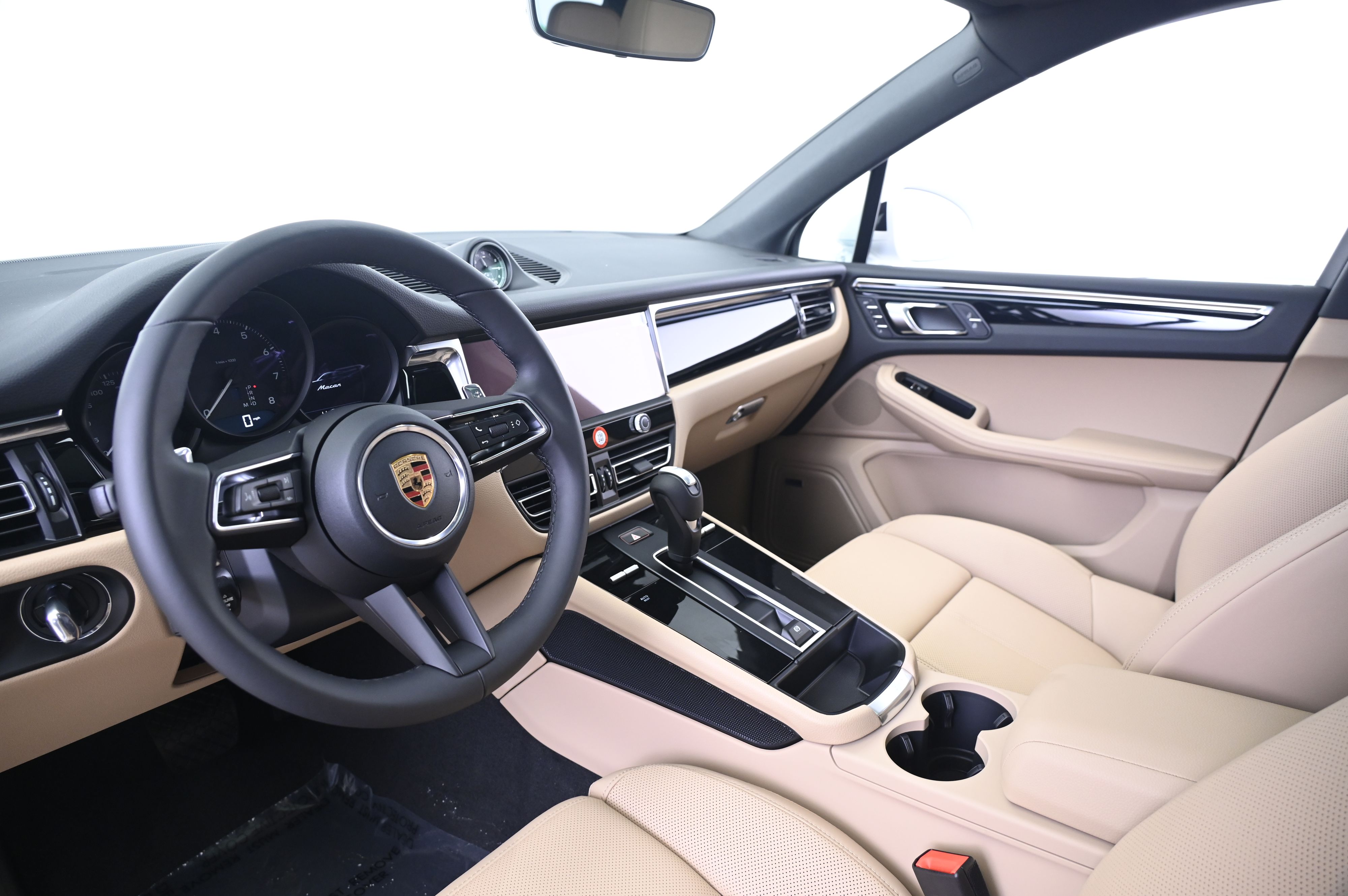 Thumbnail: 2026 Porsche Macan - 28