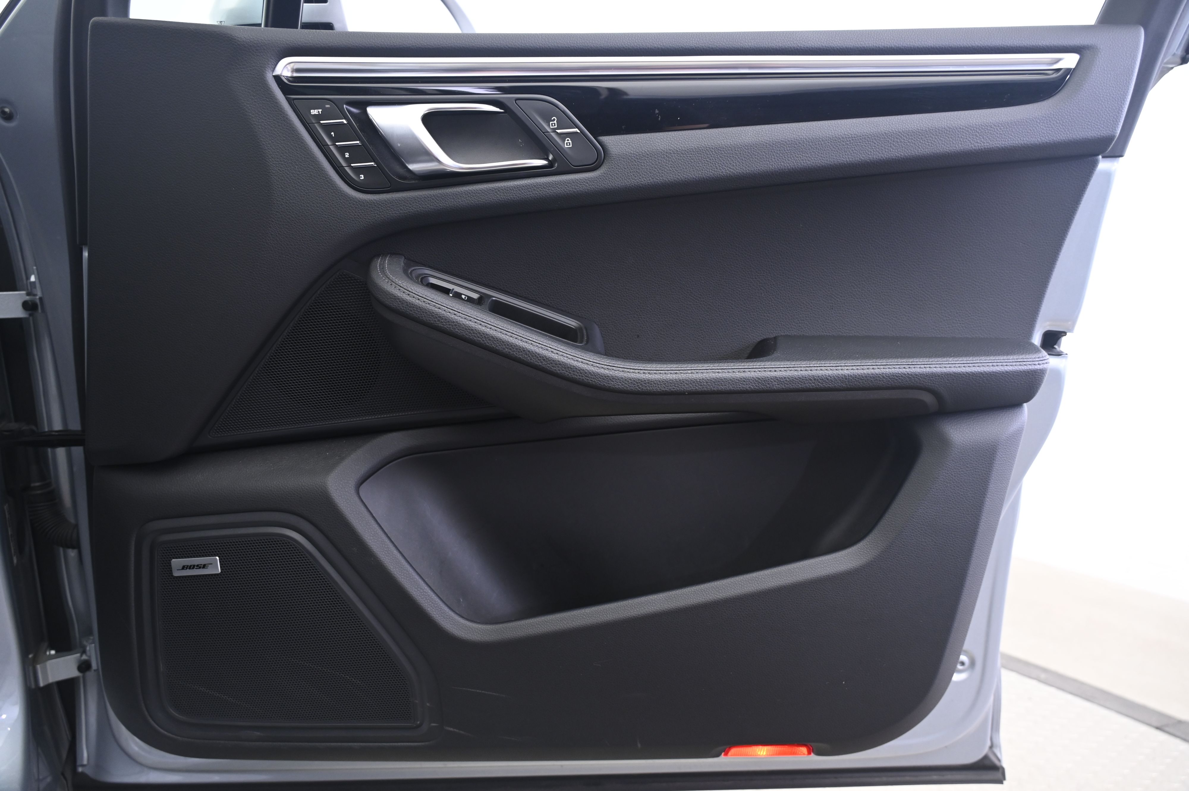 Thumbnail: 2023 Porsche Macan - 20