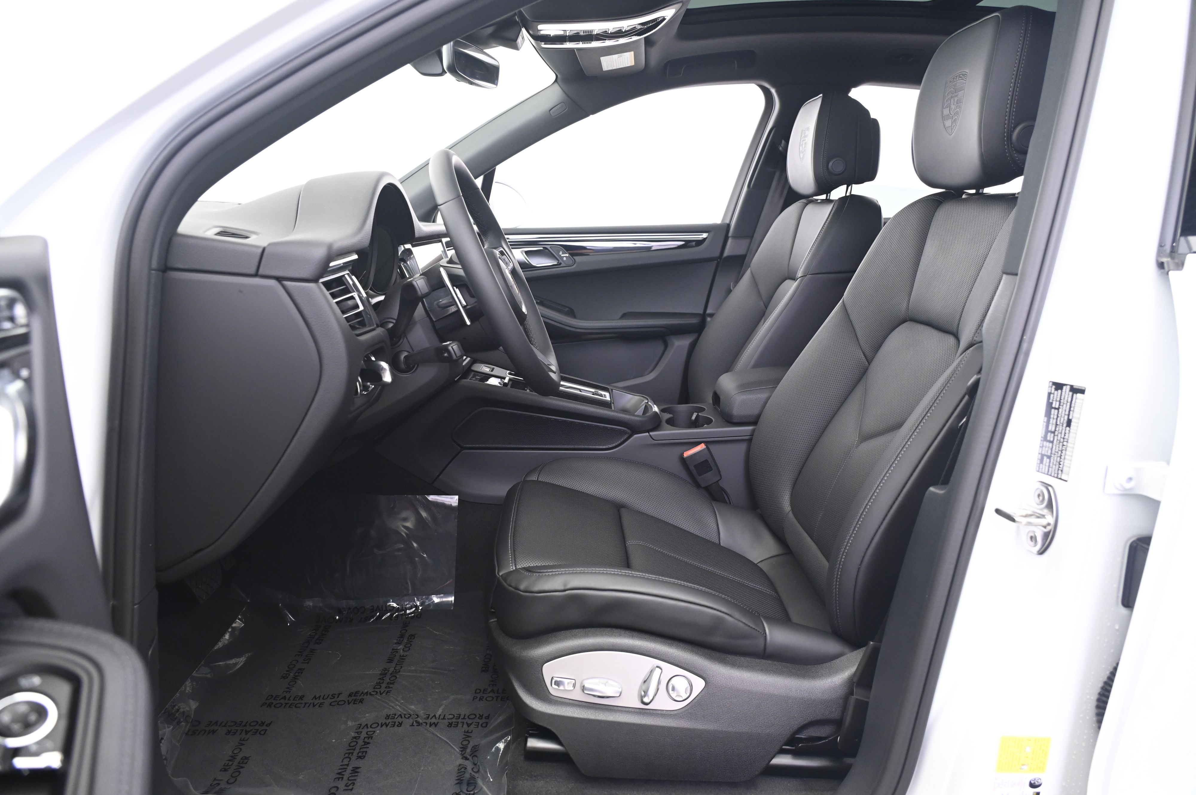 Thumbnail: 2026 Porsche Macan - 29