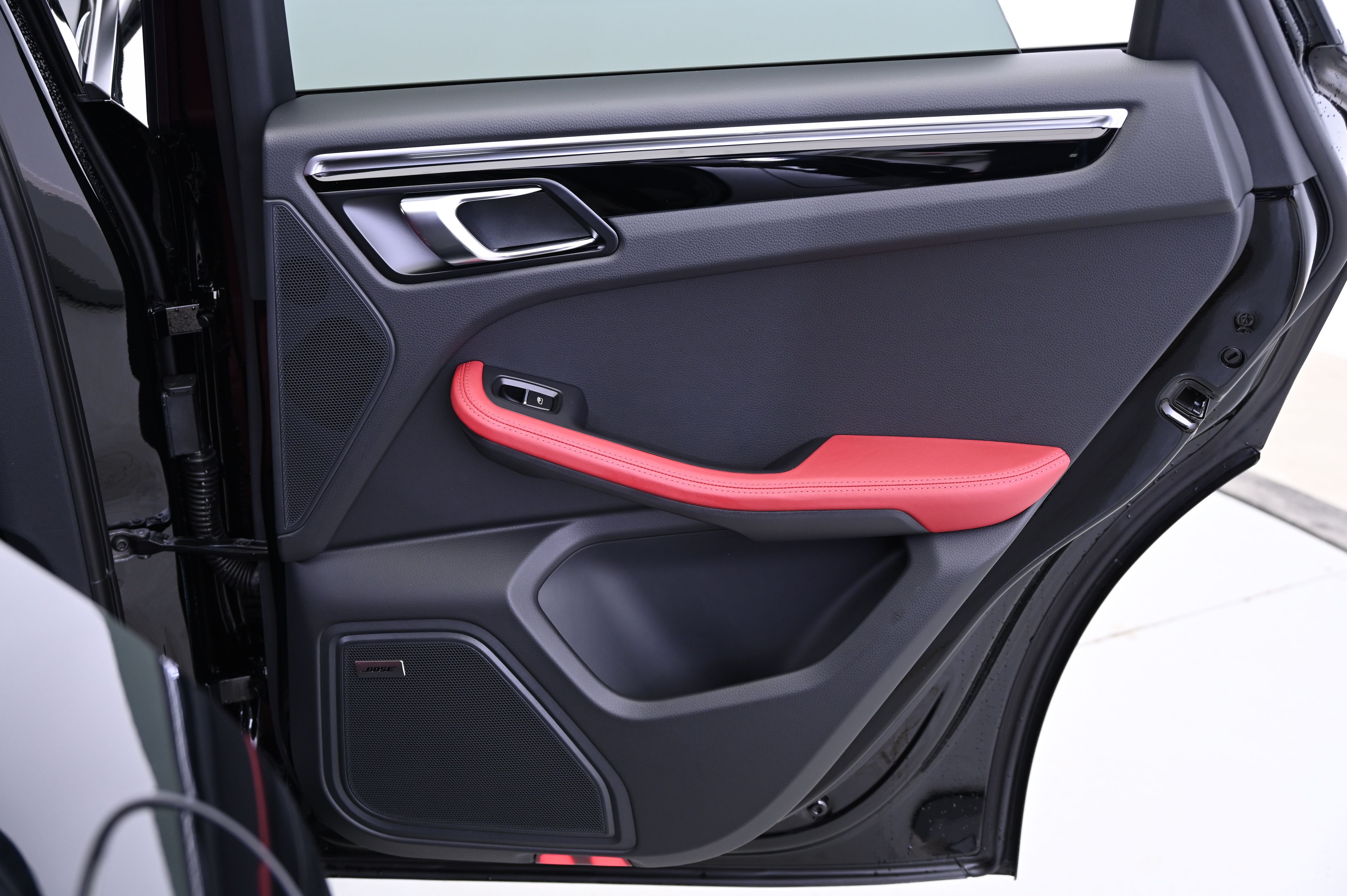 Thumbnail: 2025 Porsche Macan - 22