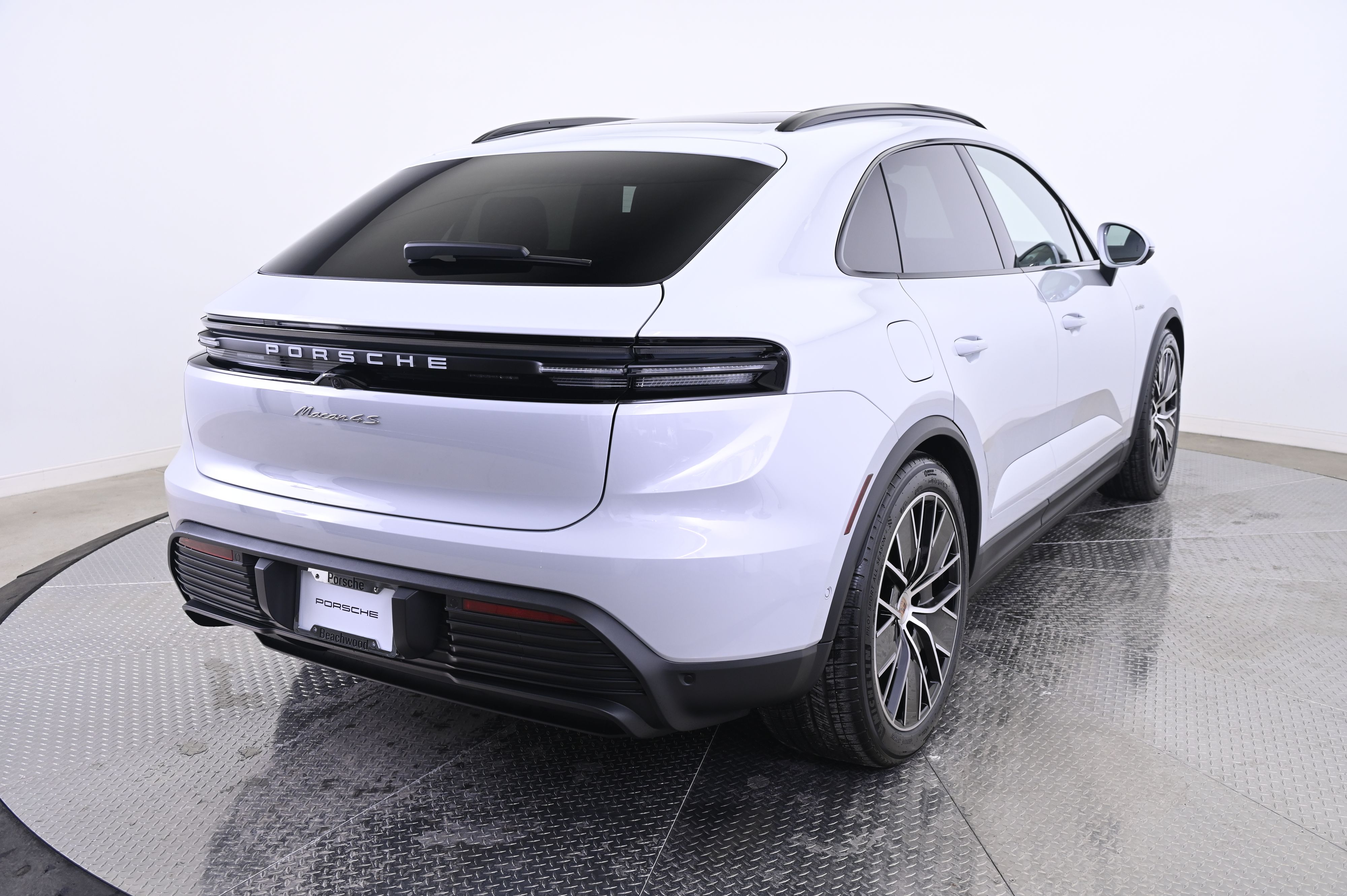 Thumbnail: 2025 Porsche Macan - 7