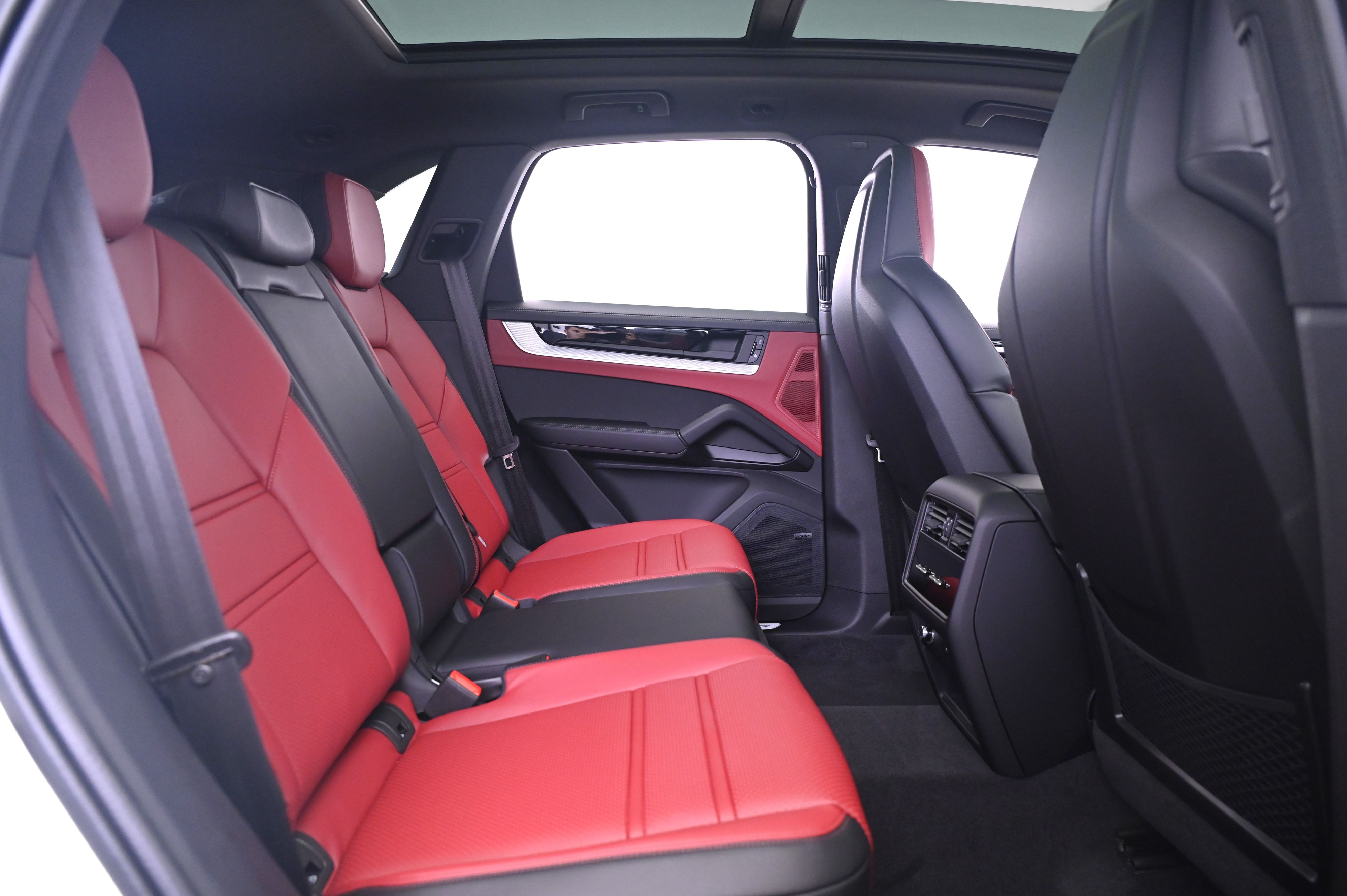 Thumbnail: 2026 Porsche Cayenne - 18