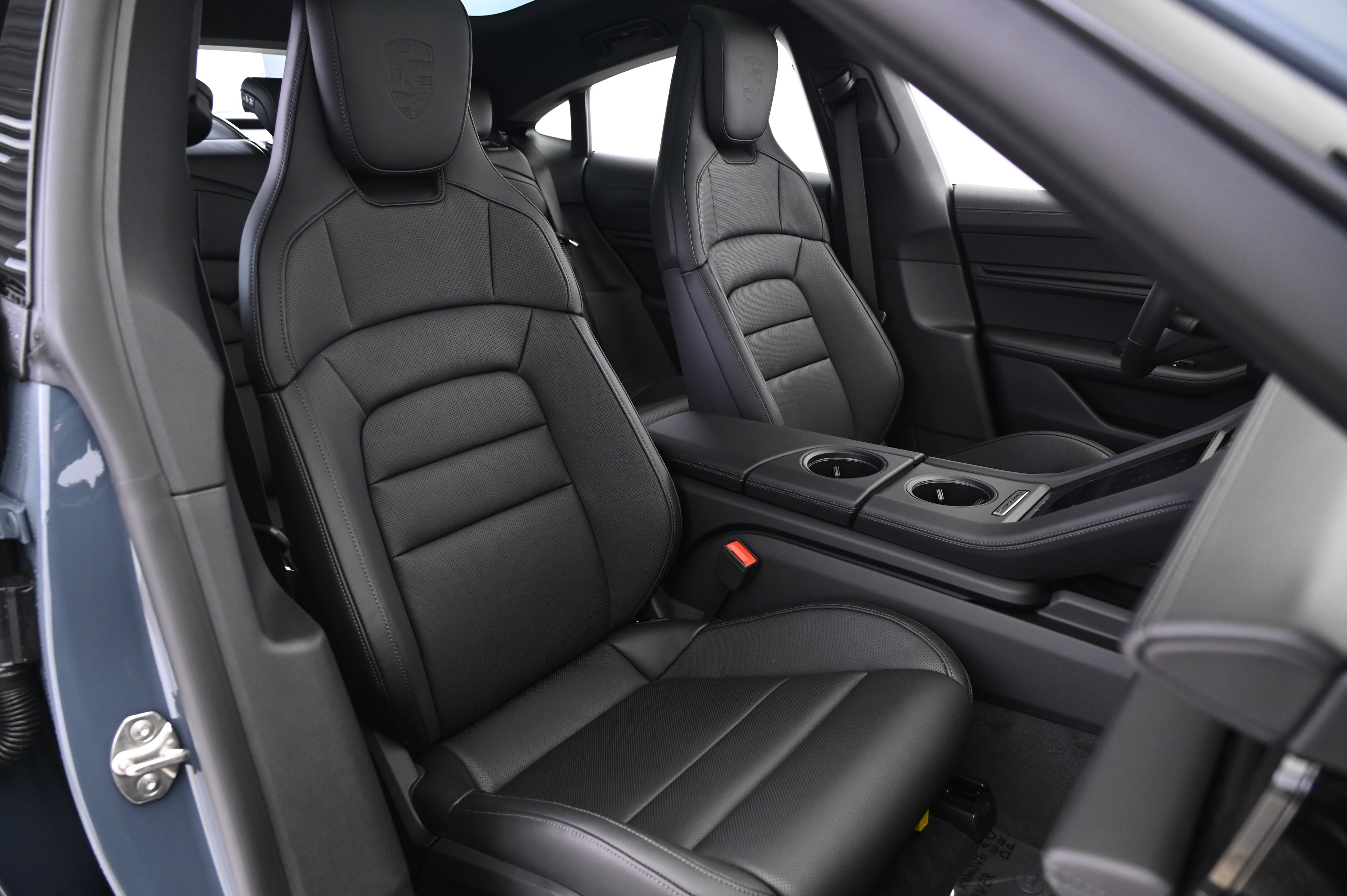 Thumbnail: 2026 Porsche Taycan - 25