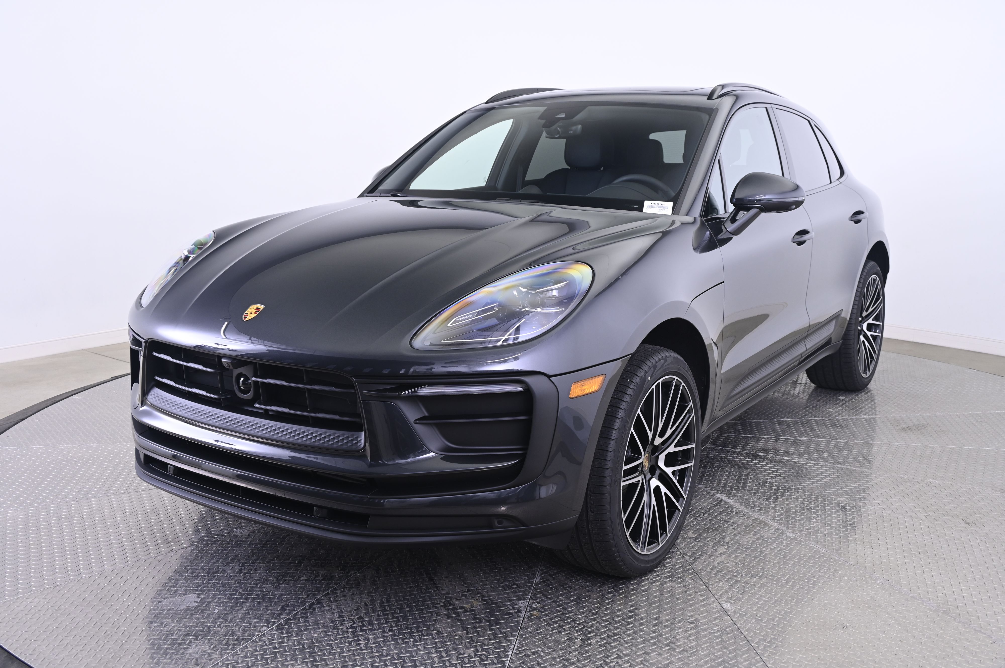 Thumbnail: 2026 Porsche Macan - 1