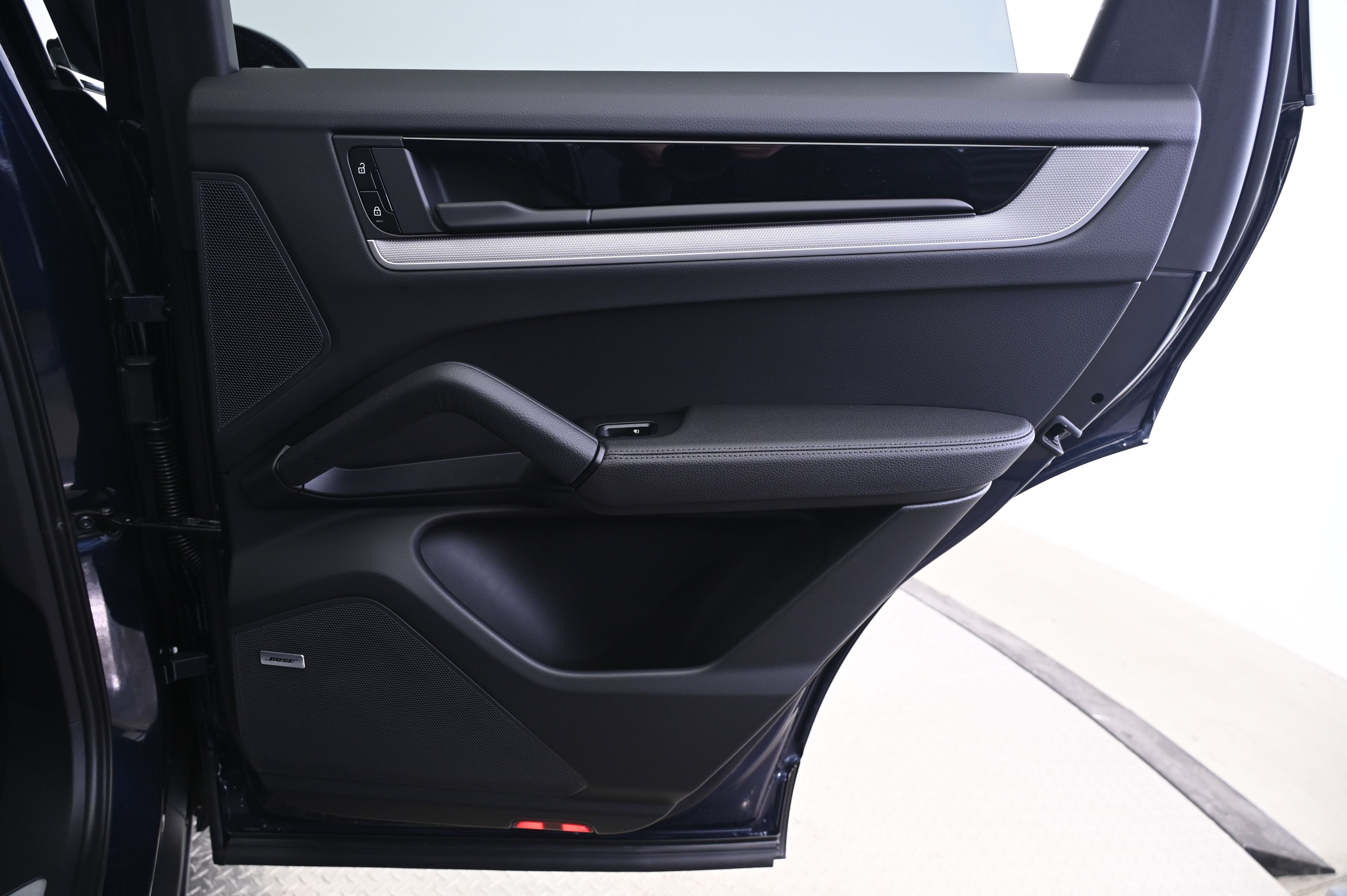 Thumbnail: 2026 Porsche Cayenne - 16