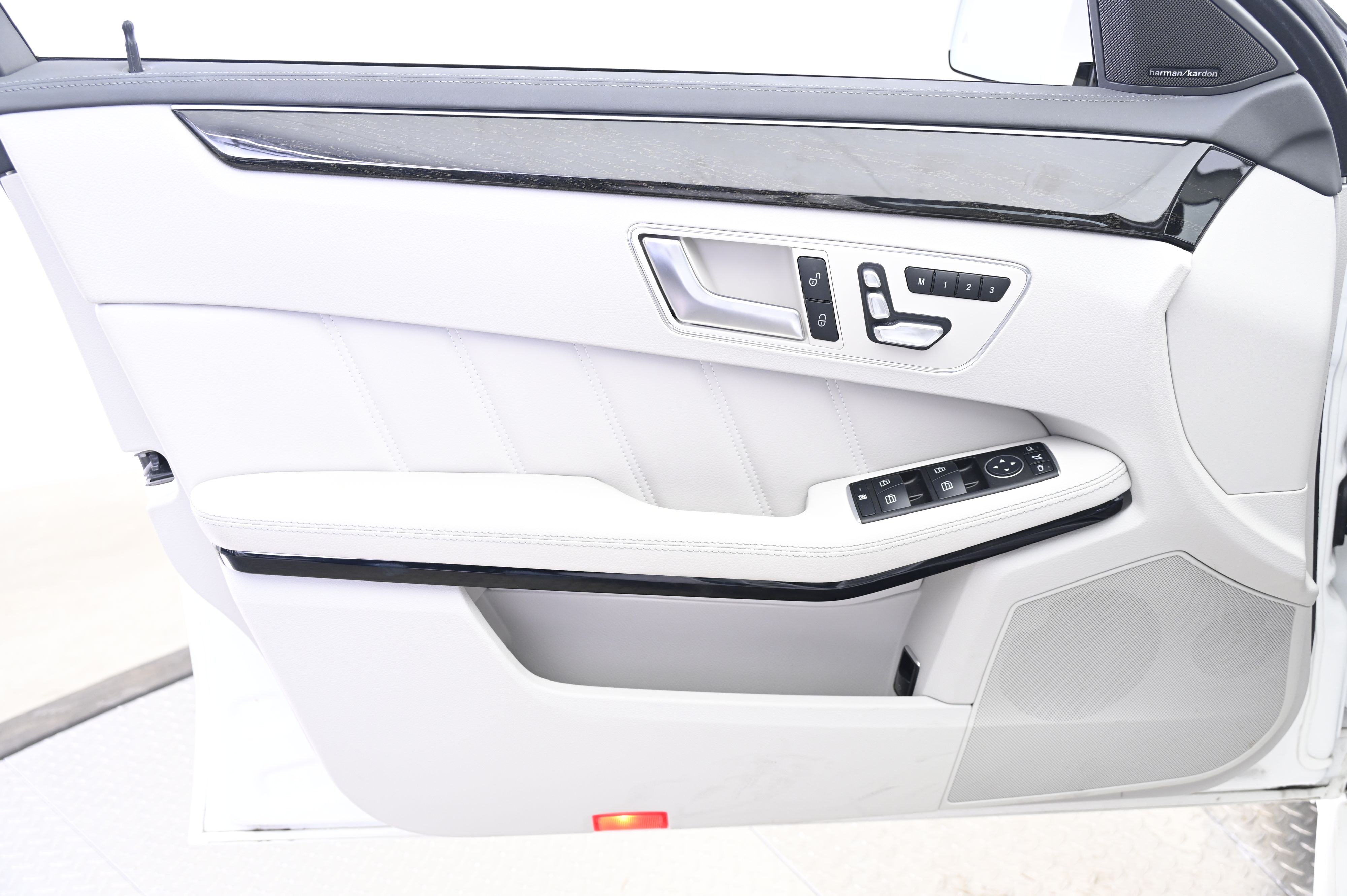 Thumbnail: 2015 Mercedes-Benz E-Class - 26