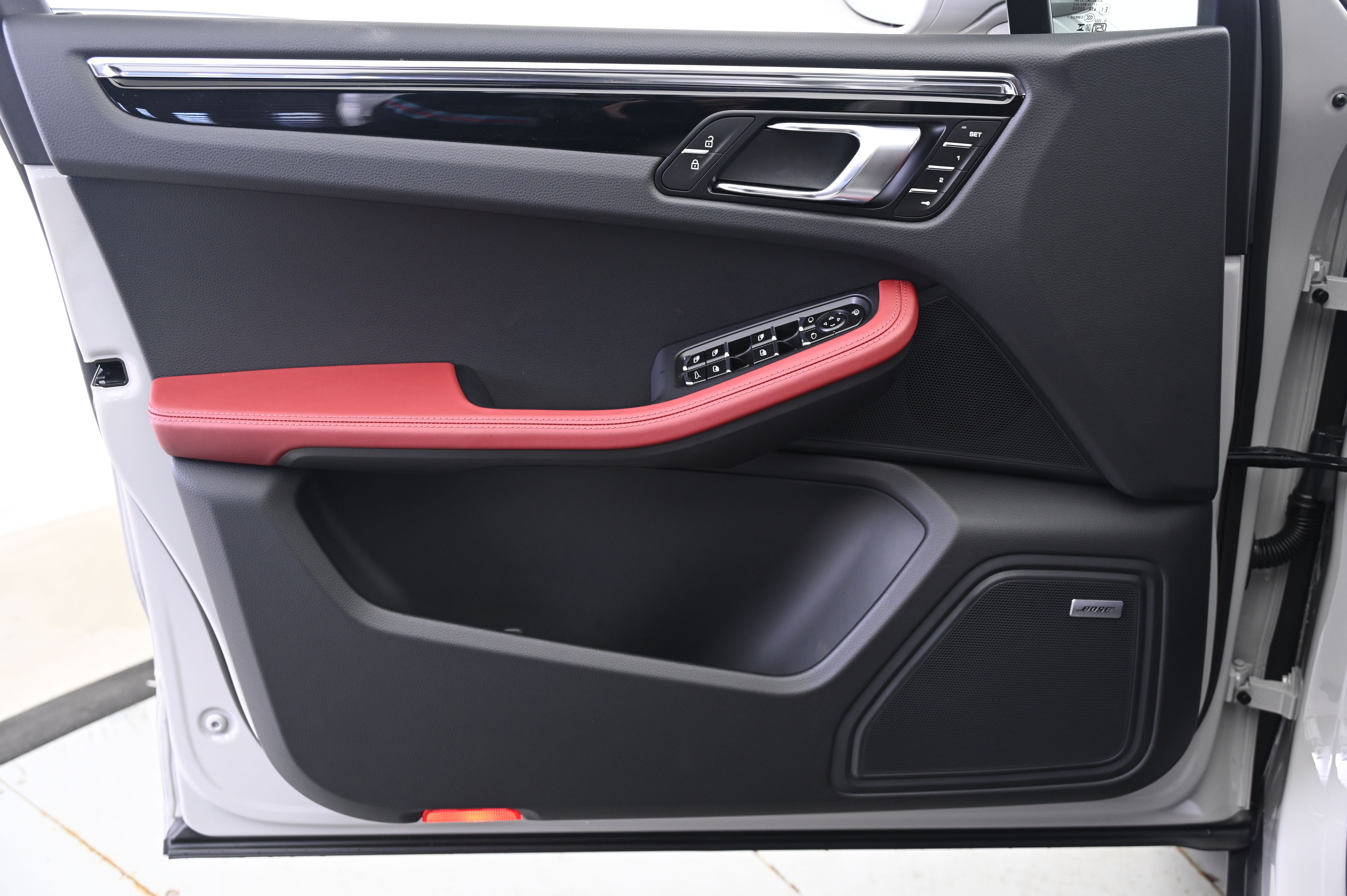 Thumbnail: 2026 Porsche Macan - 26