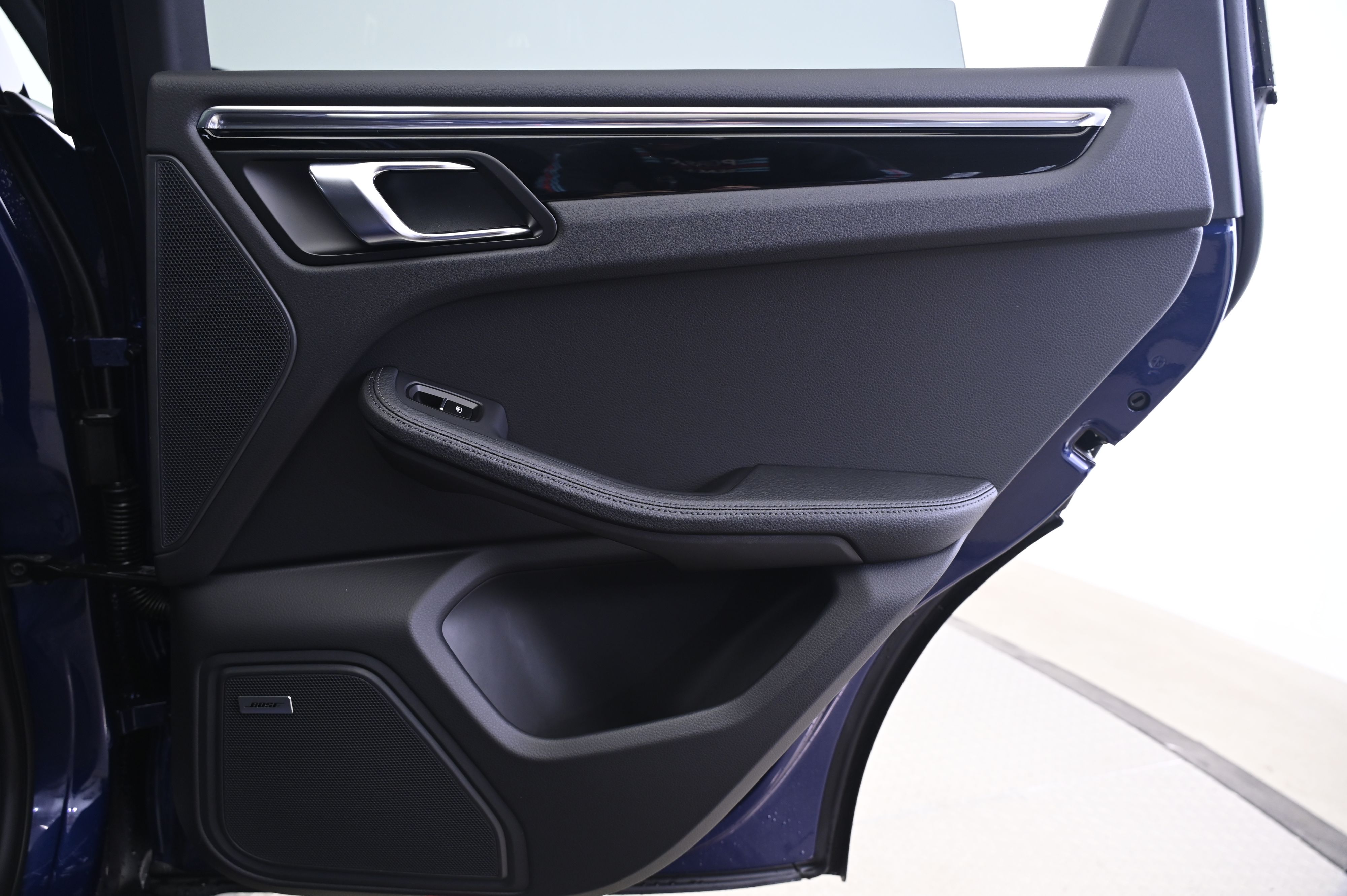 Thumbnail: 2026 Porsche Macan - 16