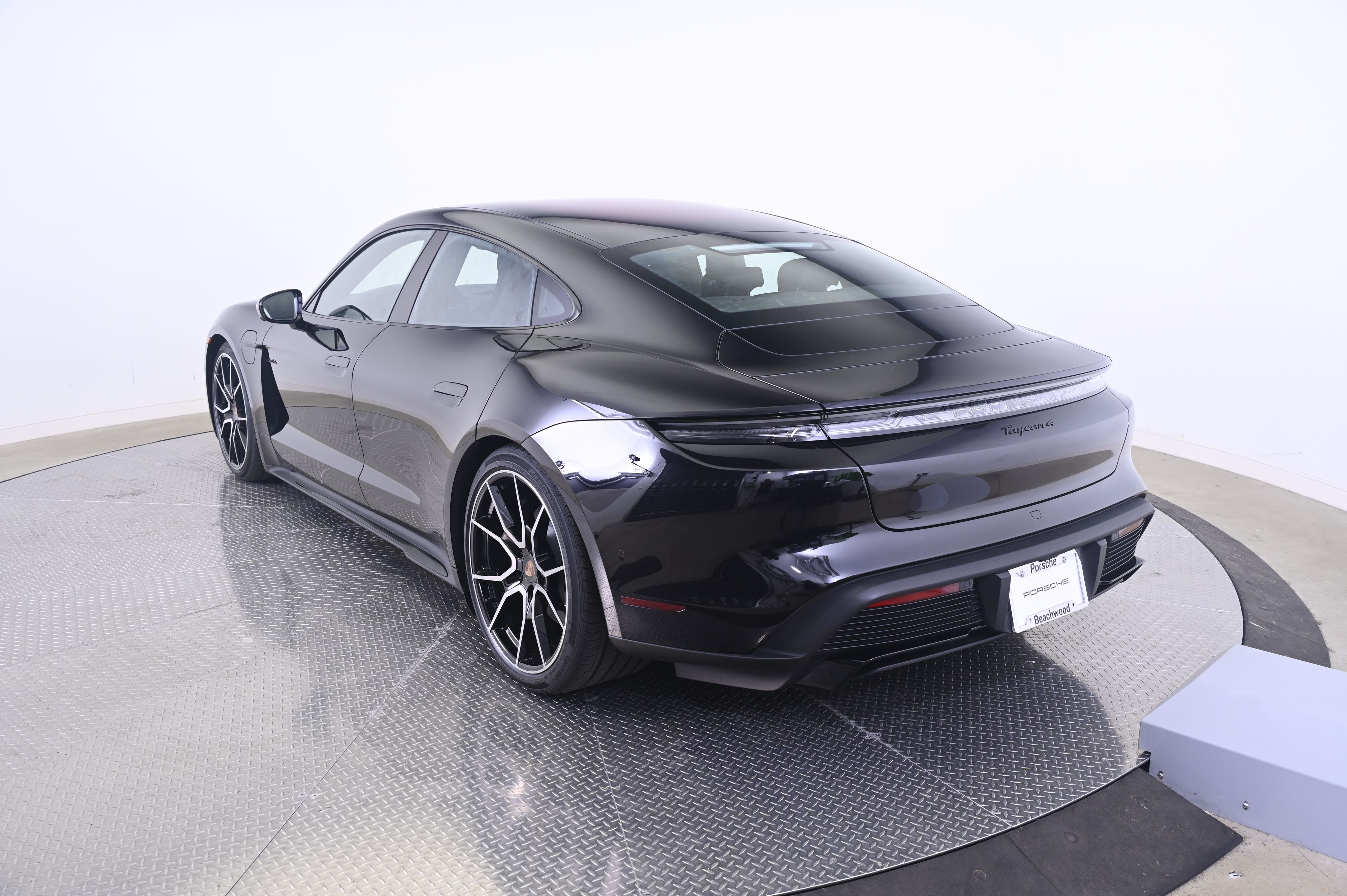 Thumbnail: 2026 Porsche Taycan - 3