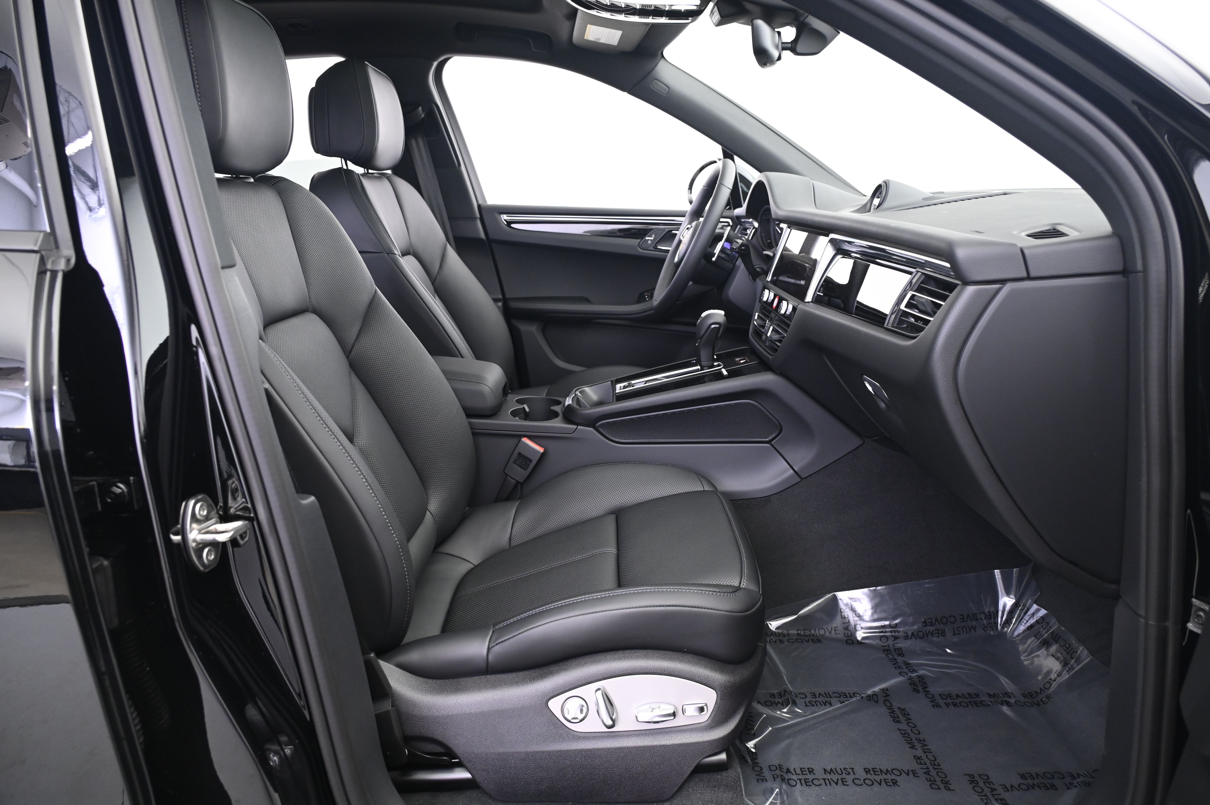 Thumbnail: 2026 Porsche Macan - 23