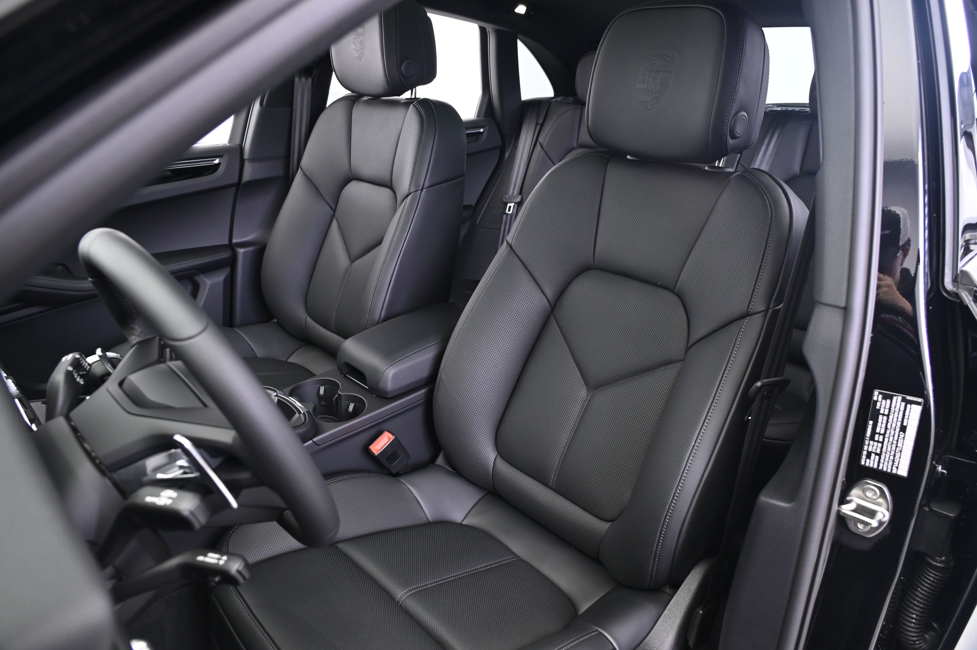 Thumbnail: 2026 Porsche Macan - 5