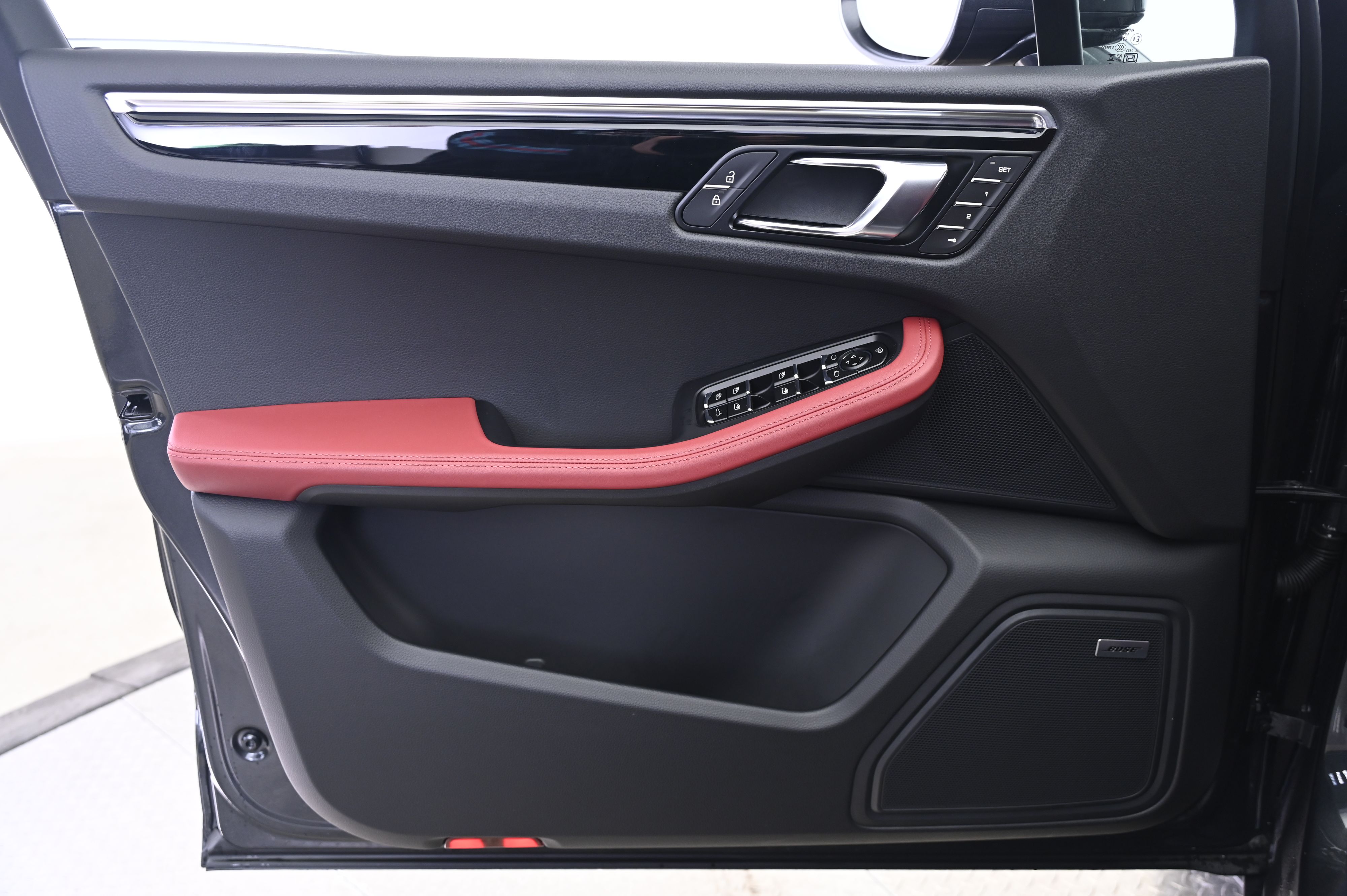 Thumbnail: 2026 Porsche Macan - 26