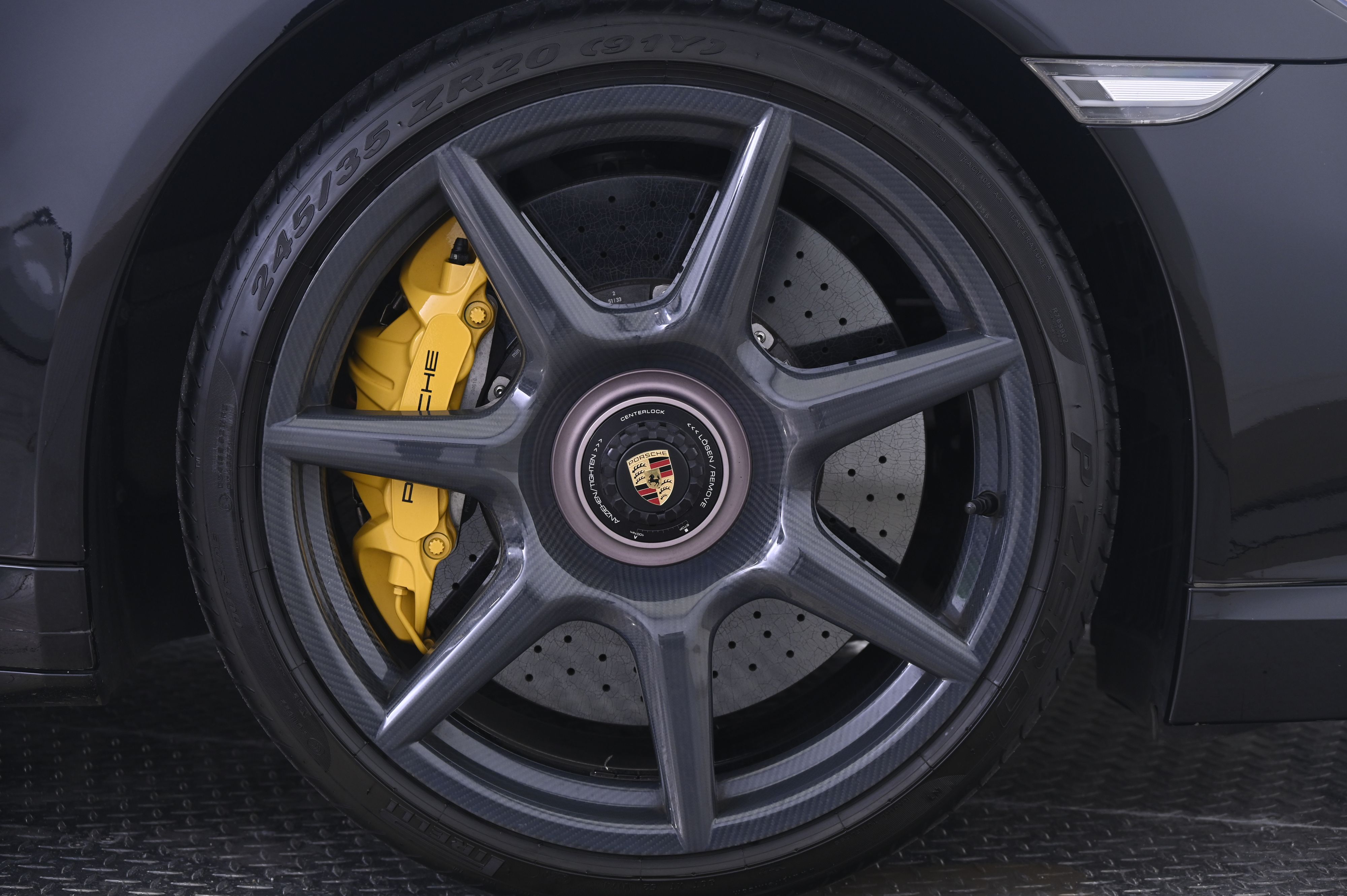 Thumbnail: 2019 Porsche 911 - 14