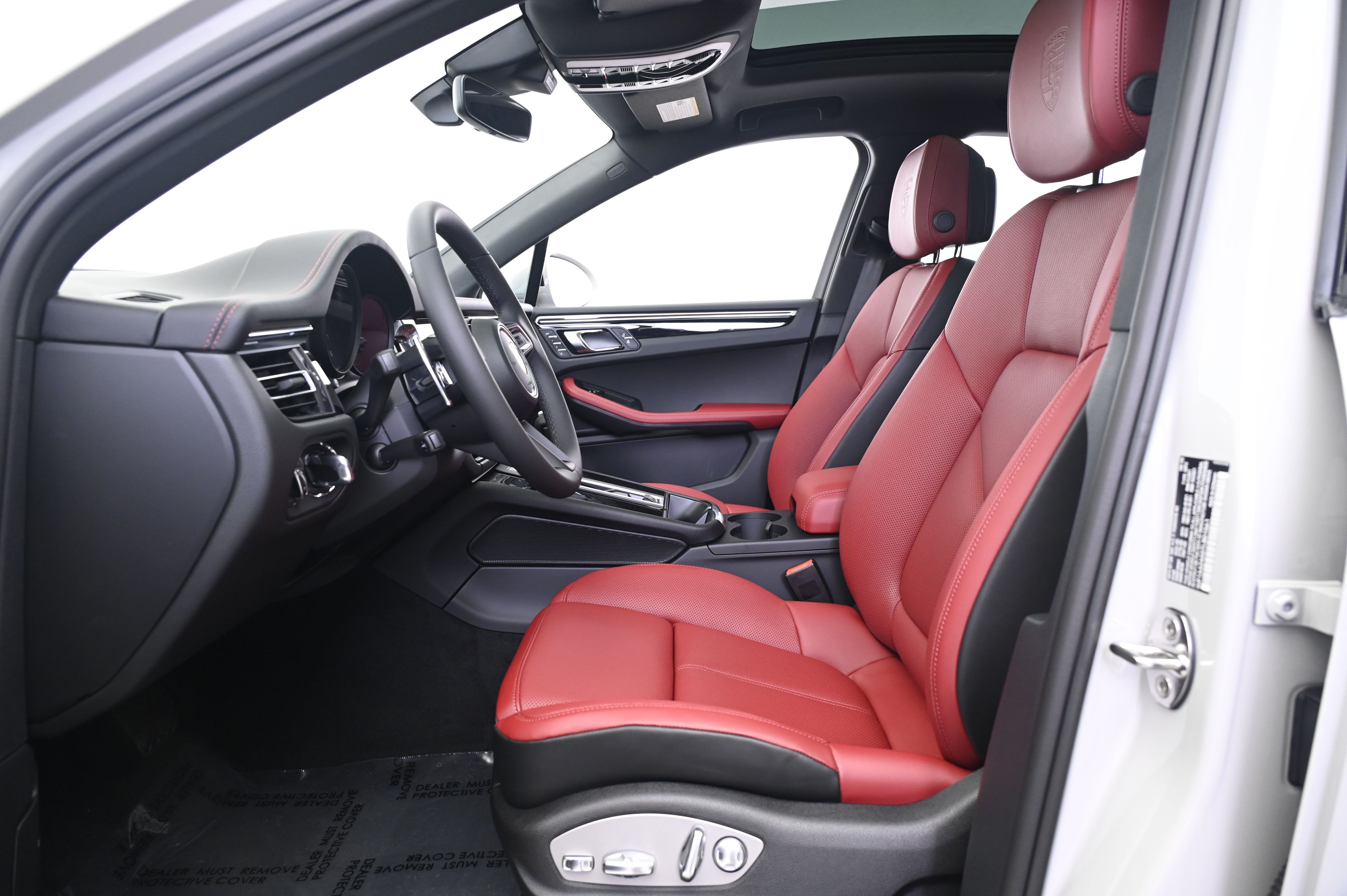 Thumbnail: 2026 Porsche Macan - 29