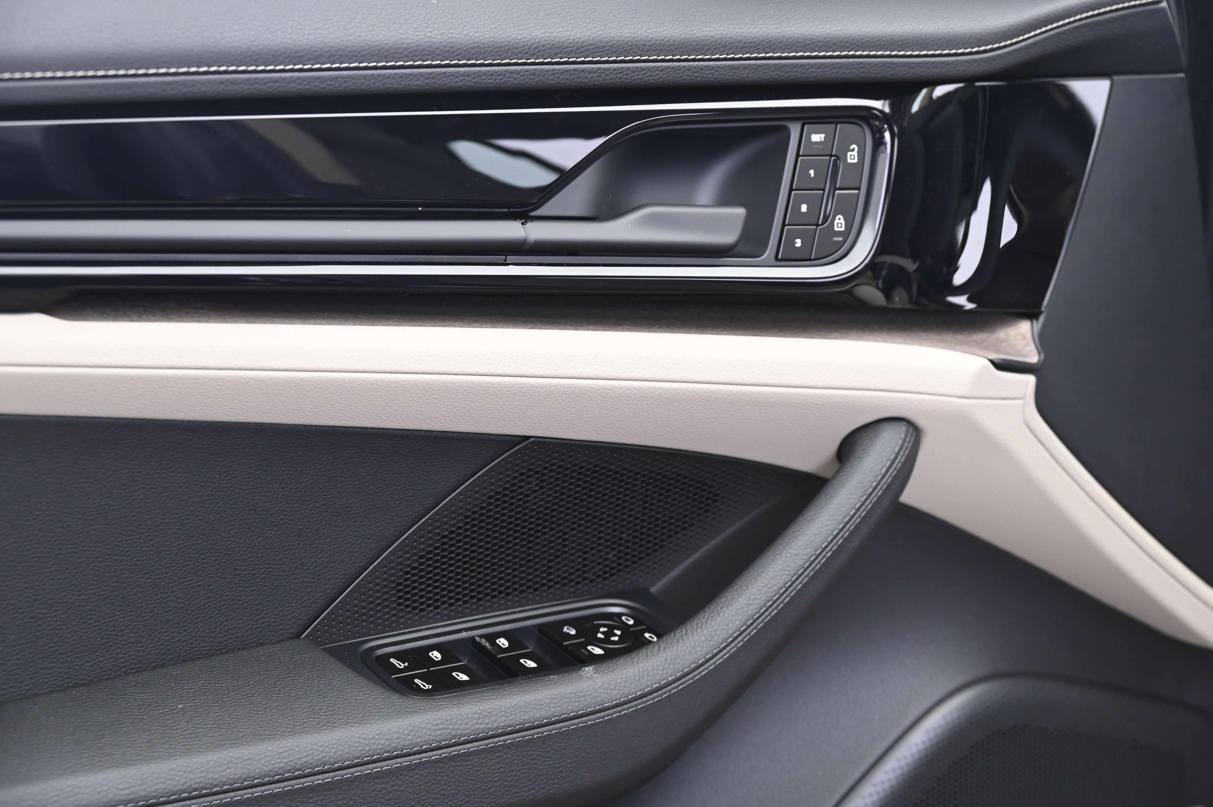 Thumbnail: 2026 Porsche Panamera - 27