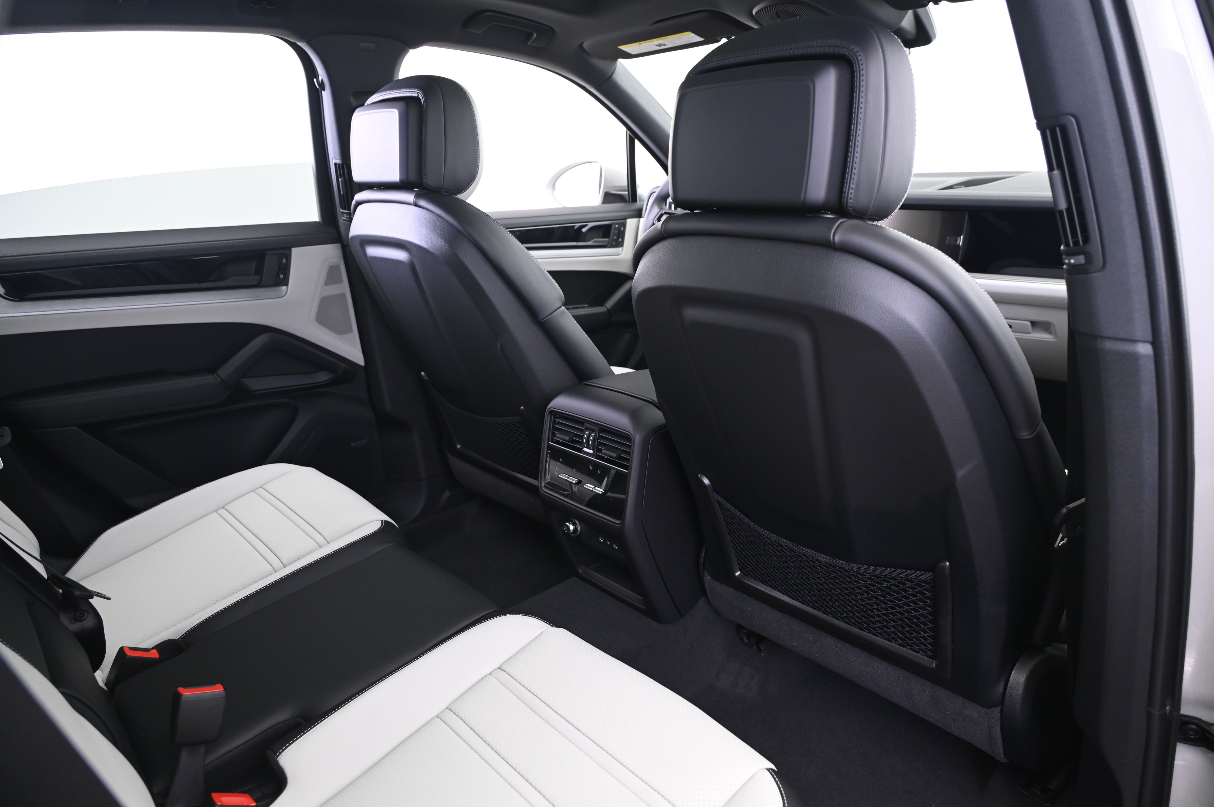 Thumbnail: 2026 Porsche Cayenne - 17