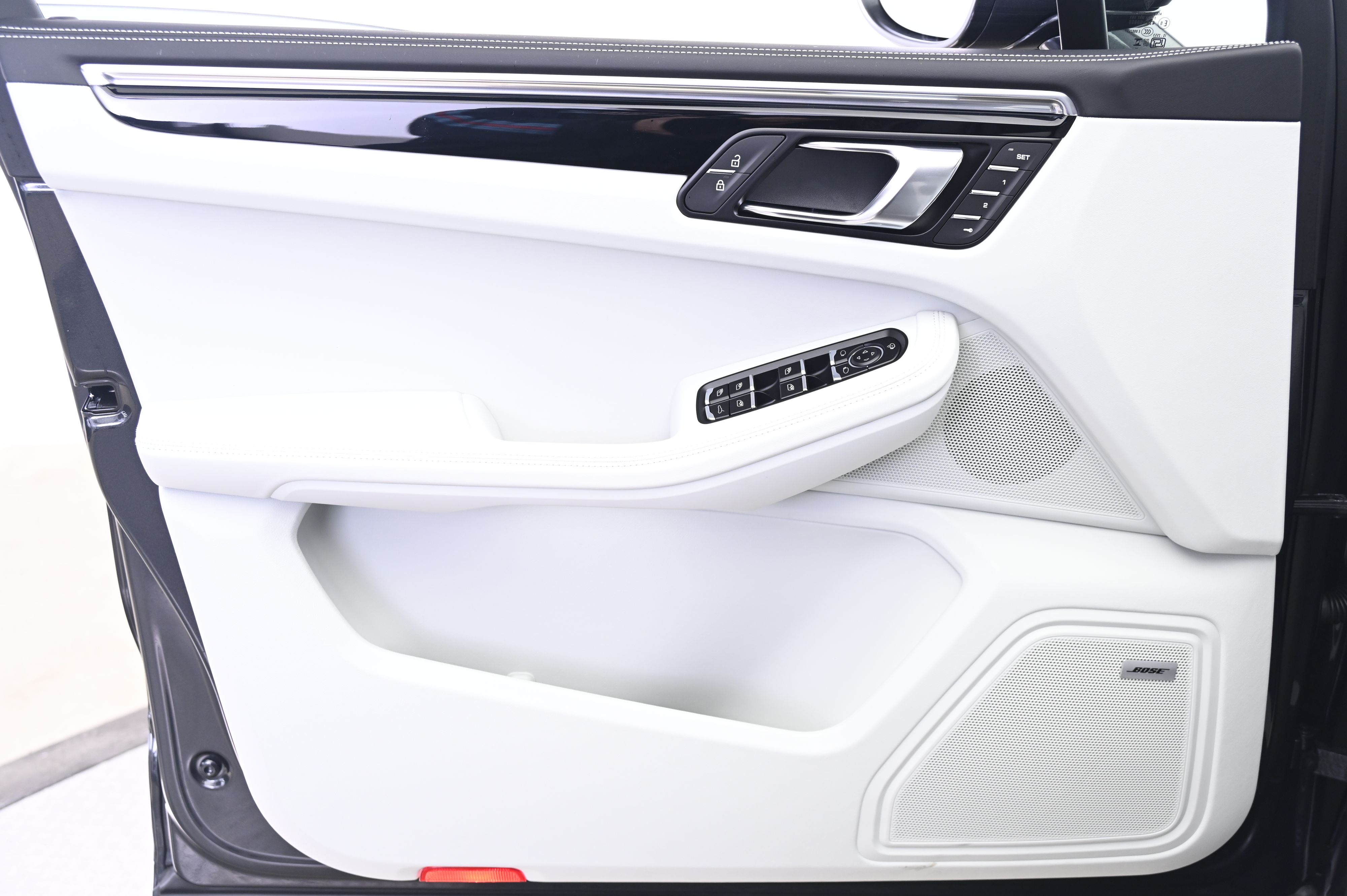 Thumbnail: 2026 Porsche Macan - 26