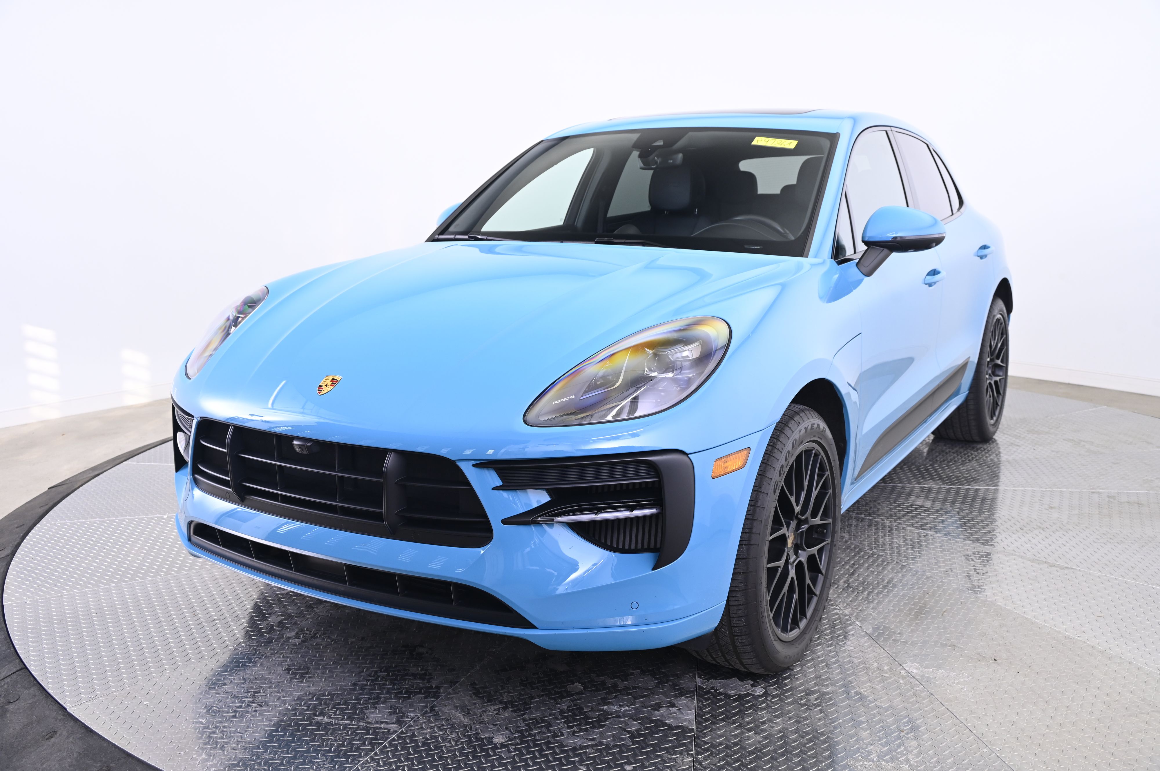 Thumbnail: 2021 Porsche Macan - 1
