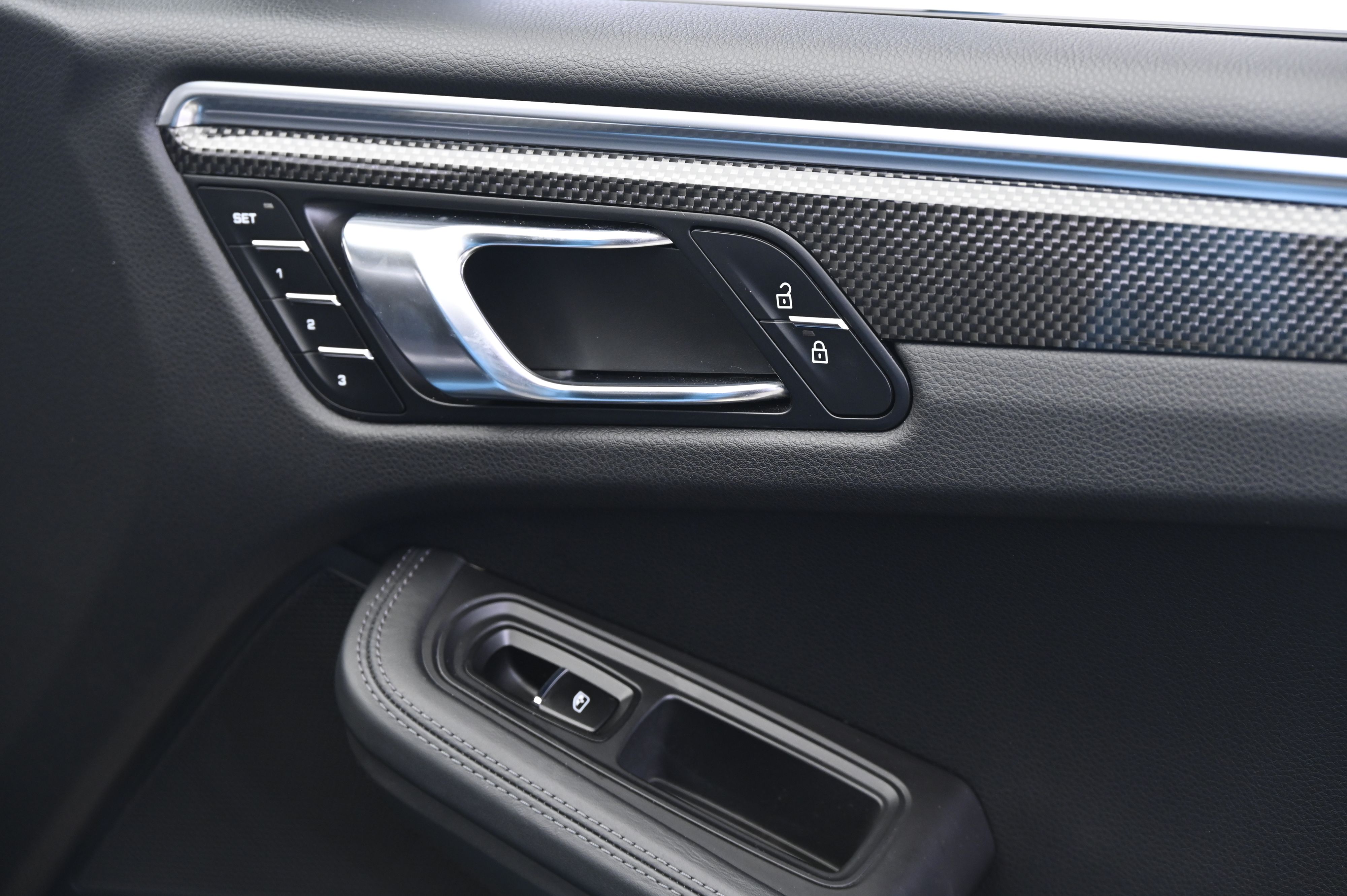 Thumbnail: 2021 Porsche Macan - 21