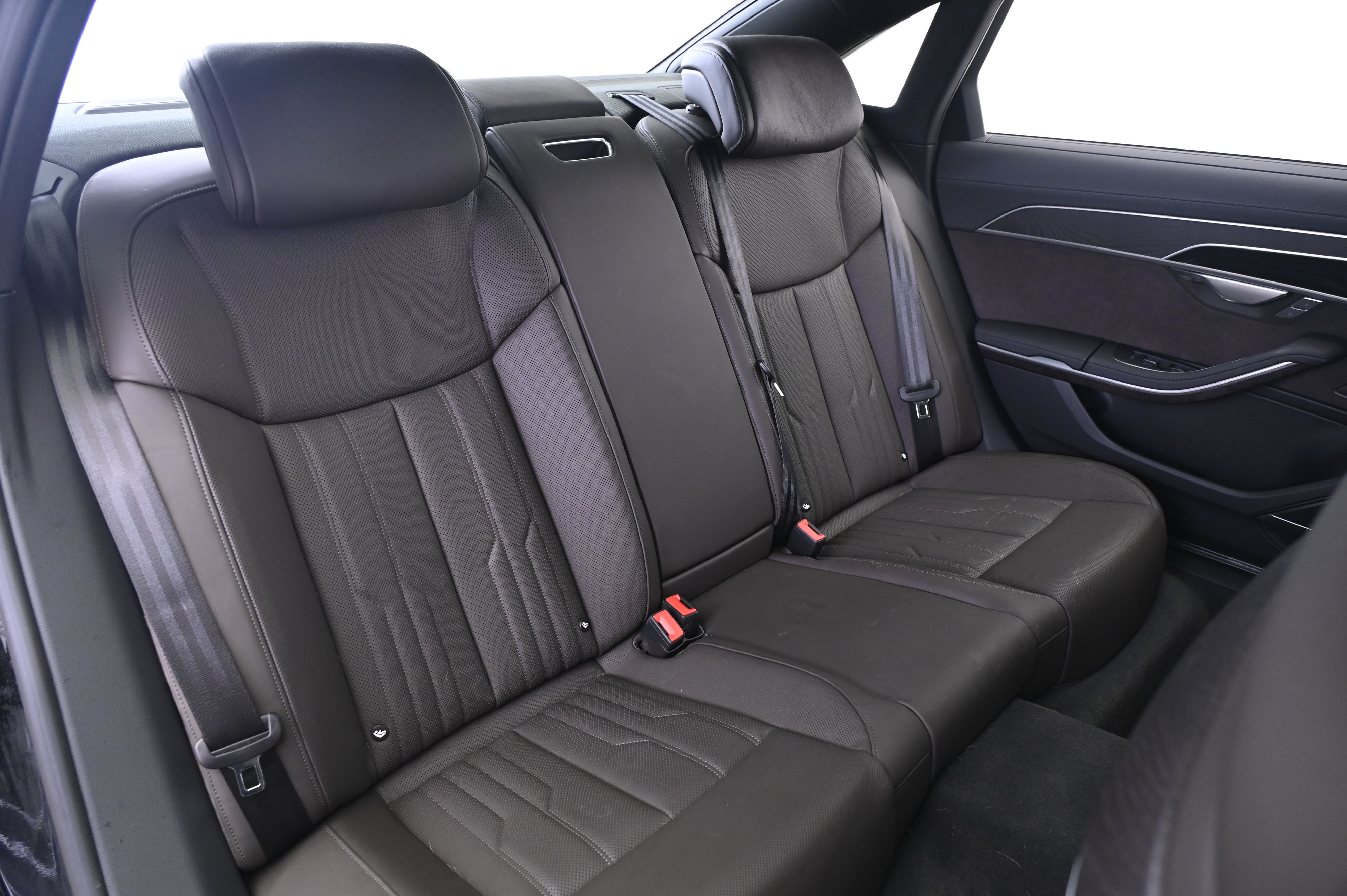 Thumbnail: 2023 Audi A8 - 19