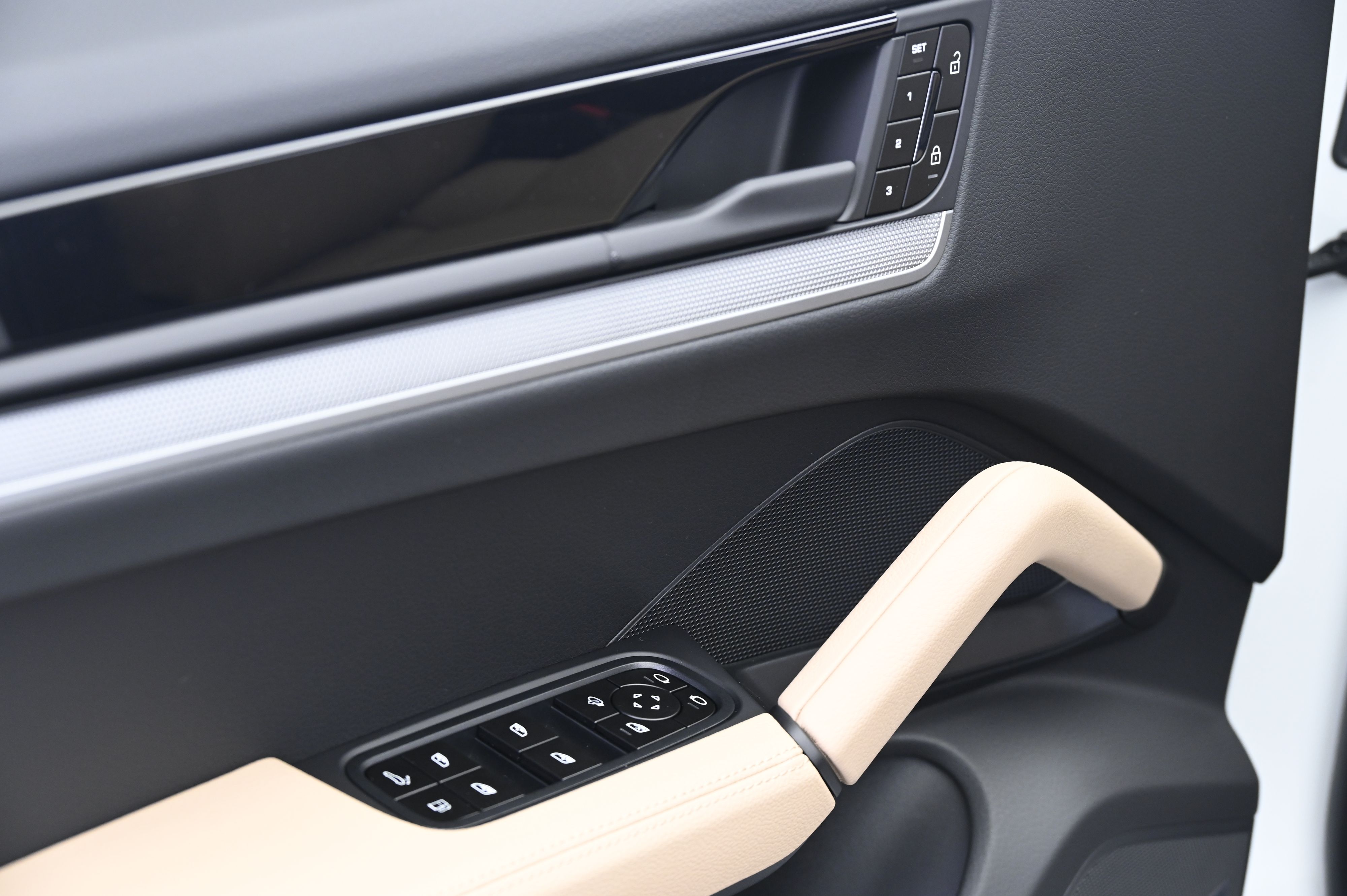 Thumbnail: 2026 Porsche Cayenne - 27