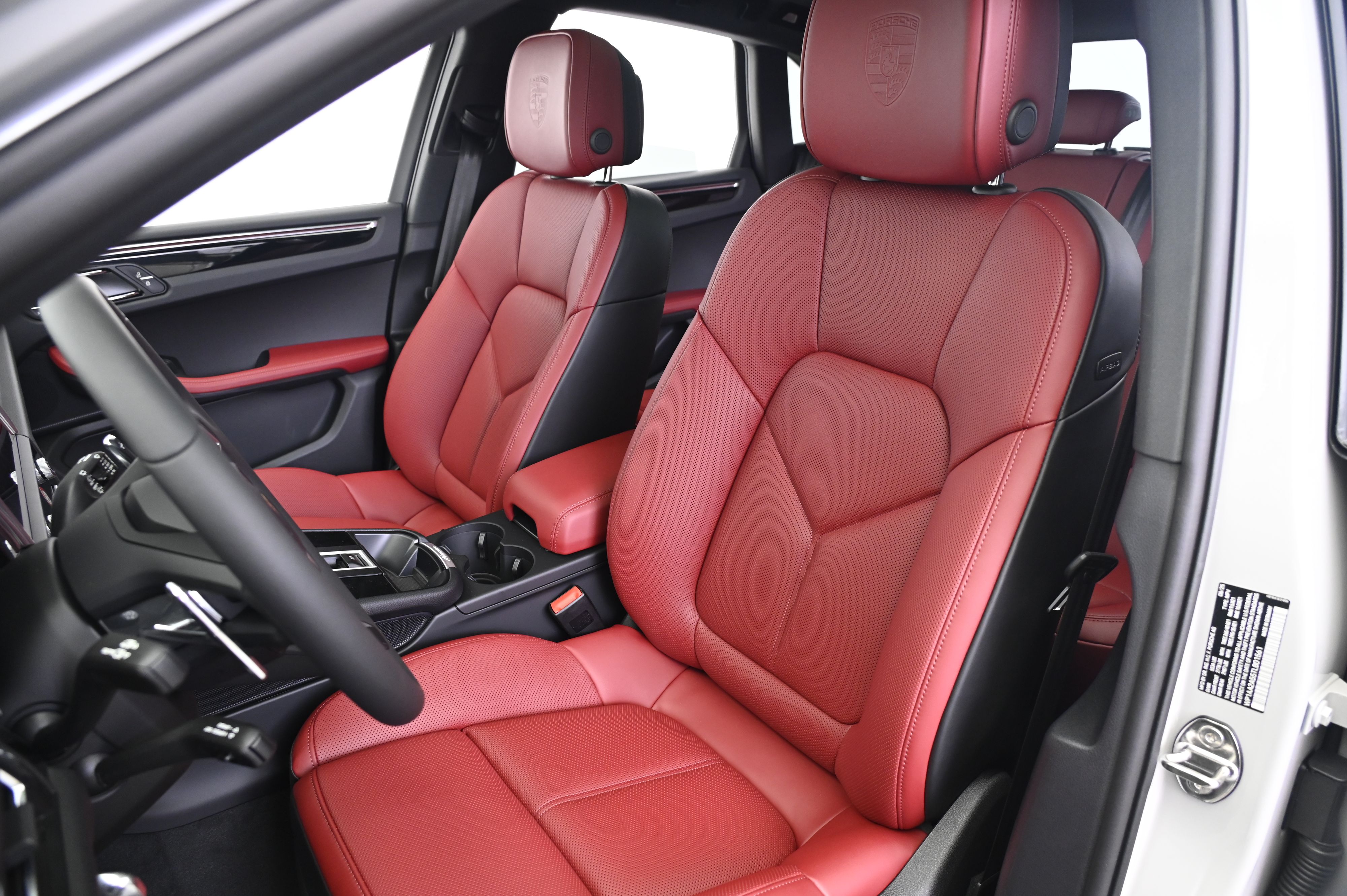 Thumbnail: 2026 Porsche Macan - 30