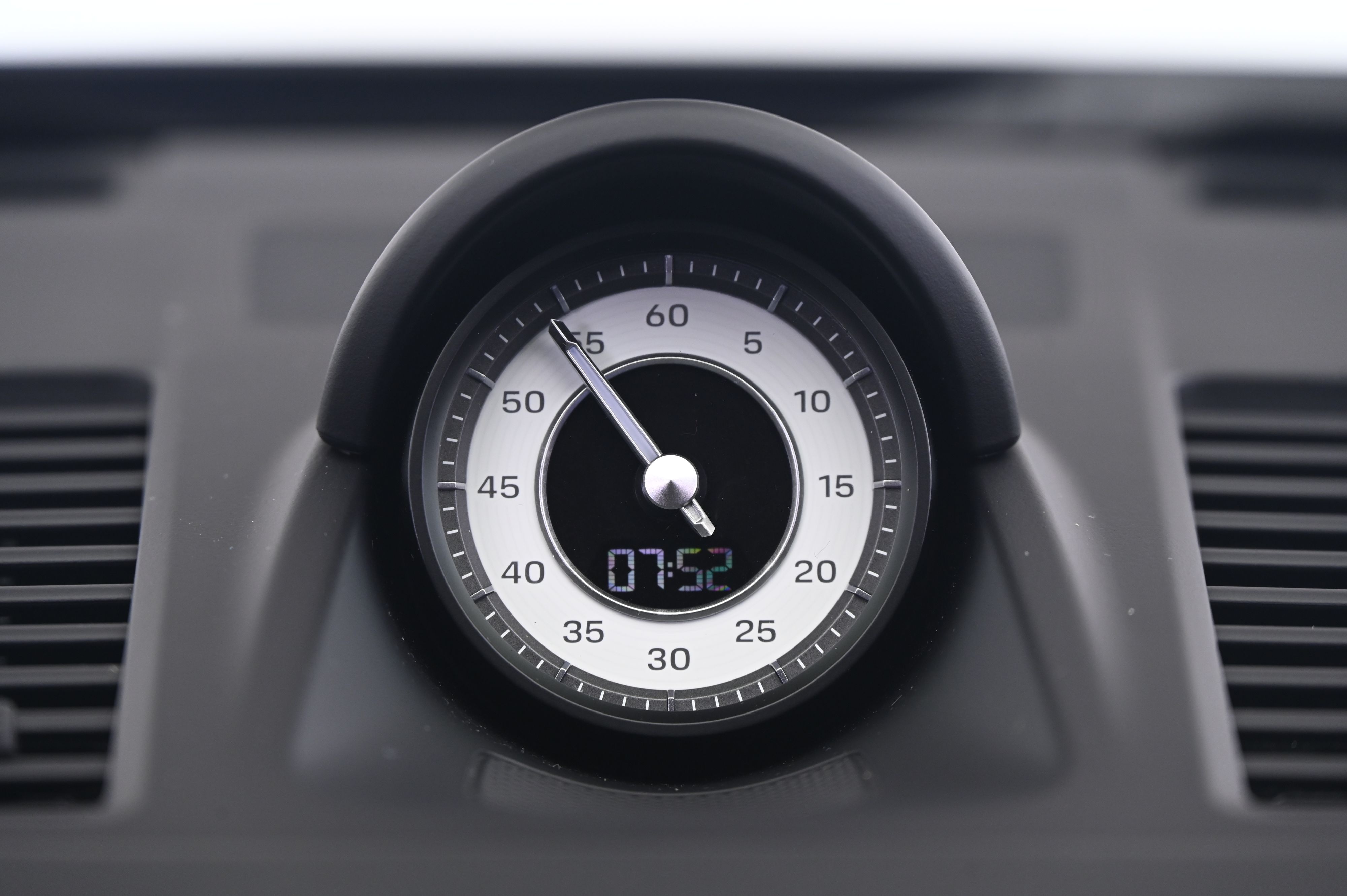 Thumbnail: 2025 Porsche 911 - 28