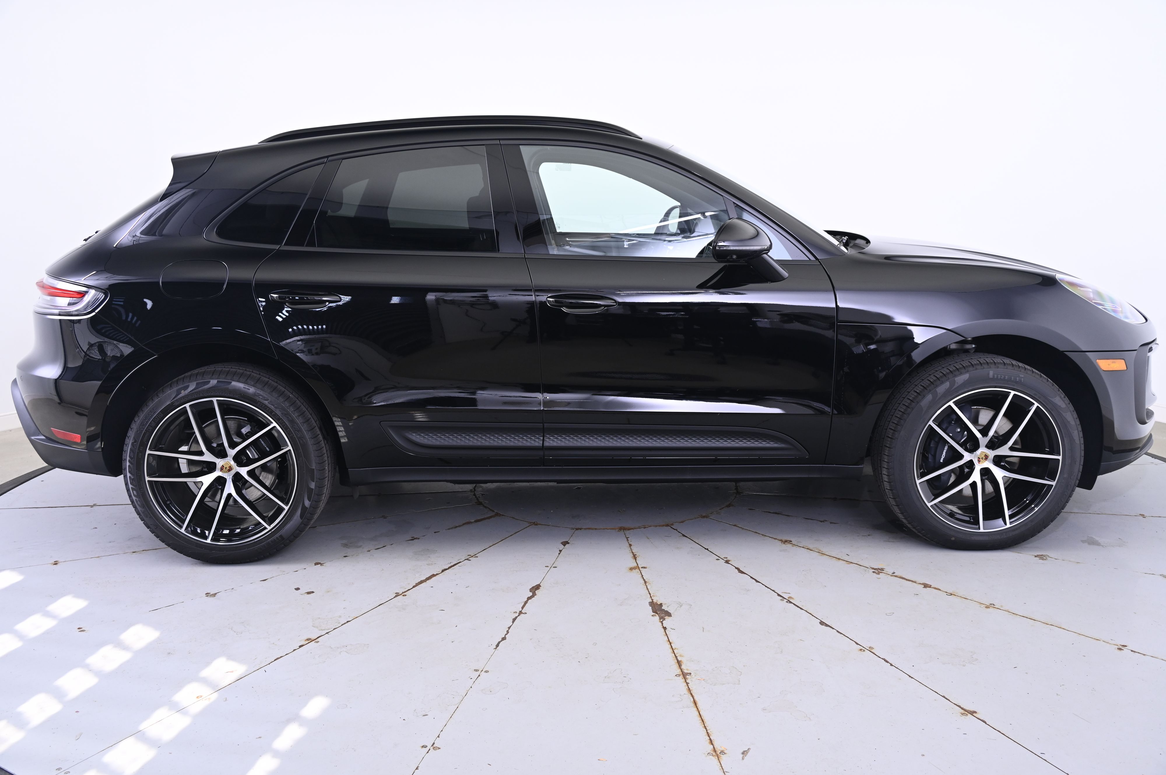 Thumbnail: 2026 Porsche Macan - 8