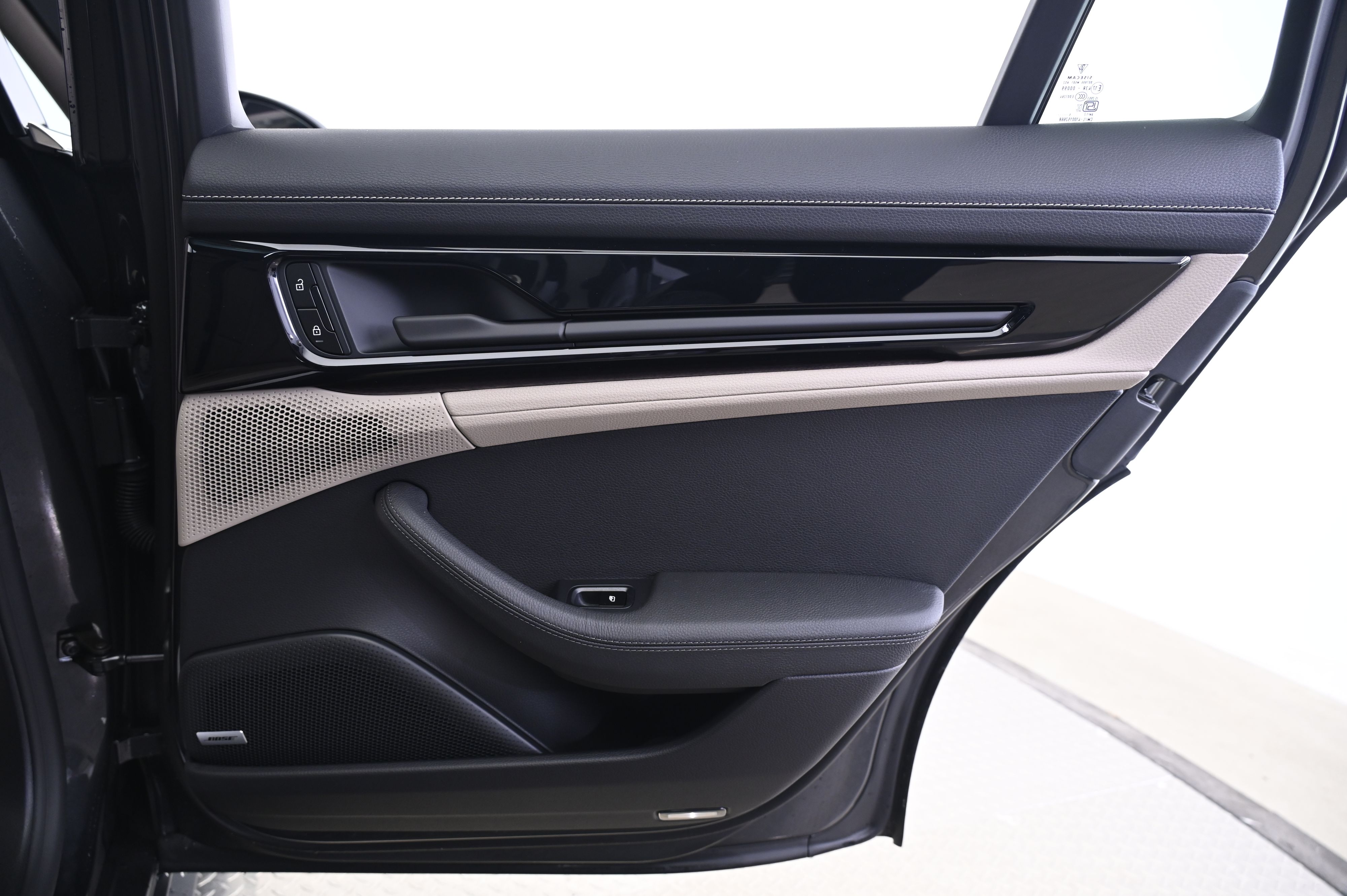 Thumbnail: 2026 Porsche Panamera - 16