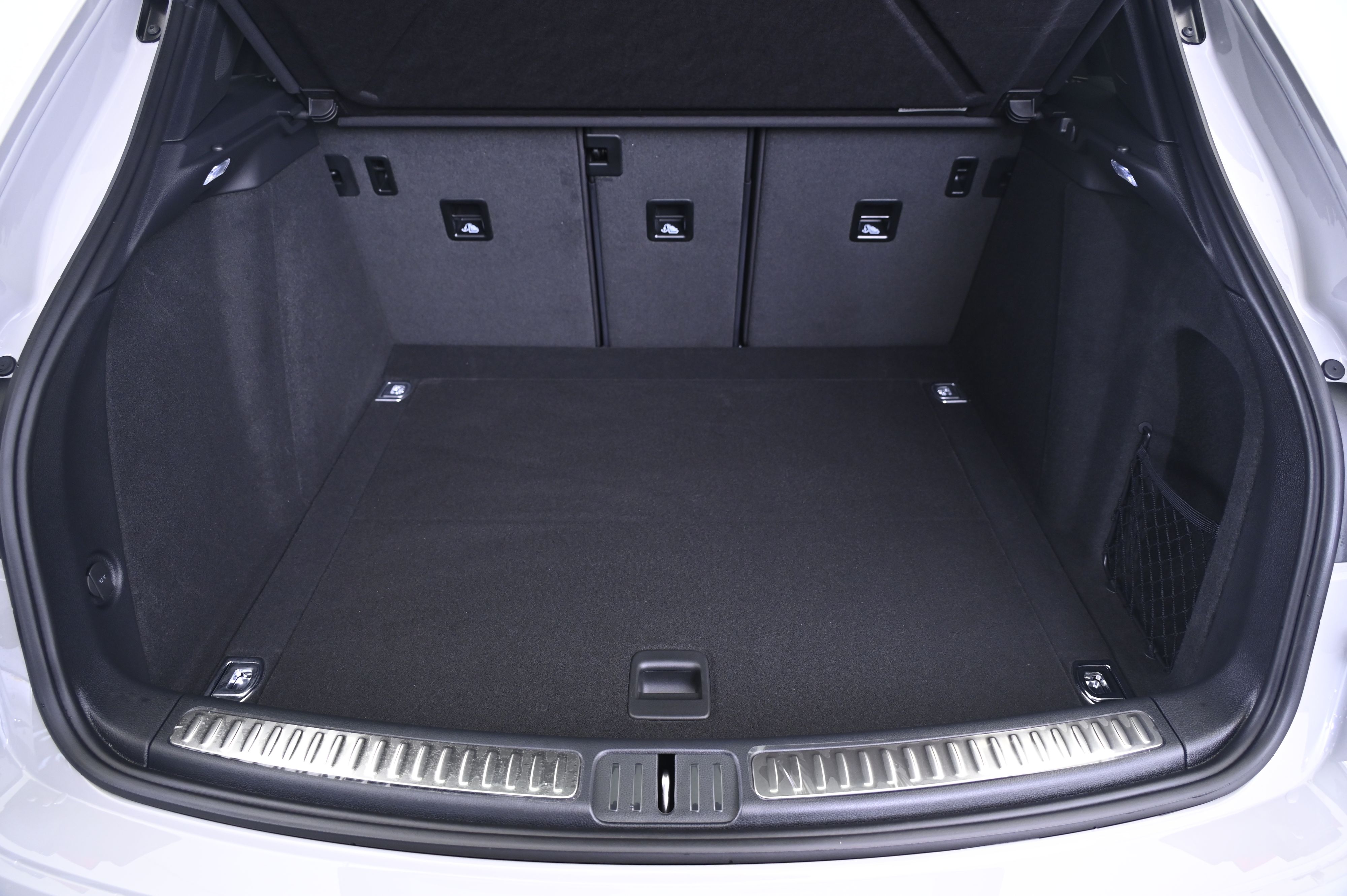 Thumbnail: 2026 Porsche Macan - 15