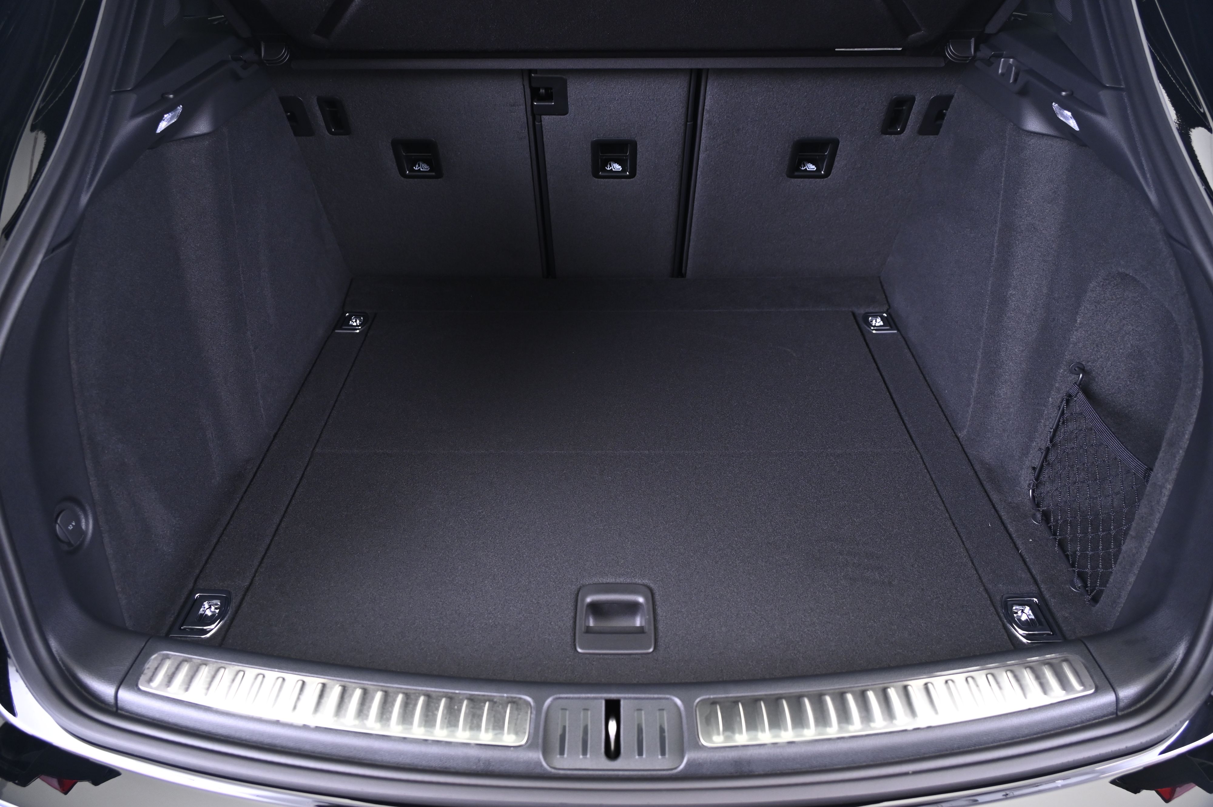 Thumbnail: 2026 Porsche Macan - 15