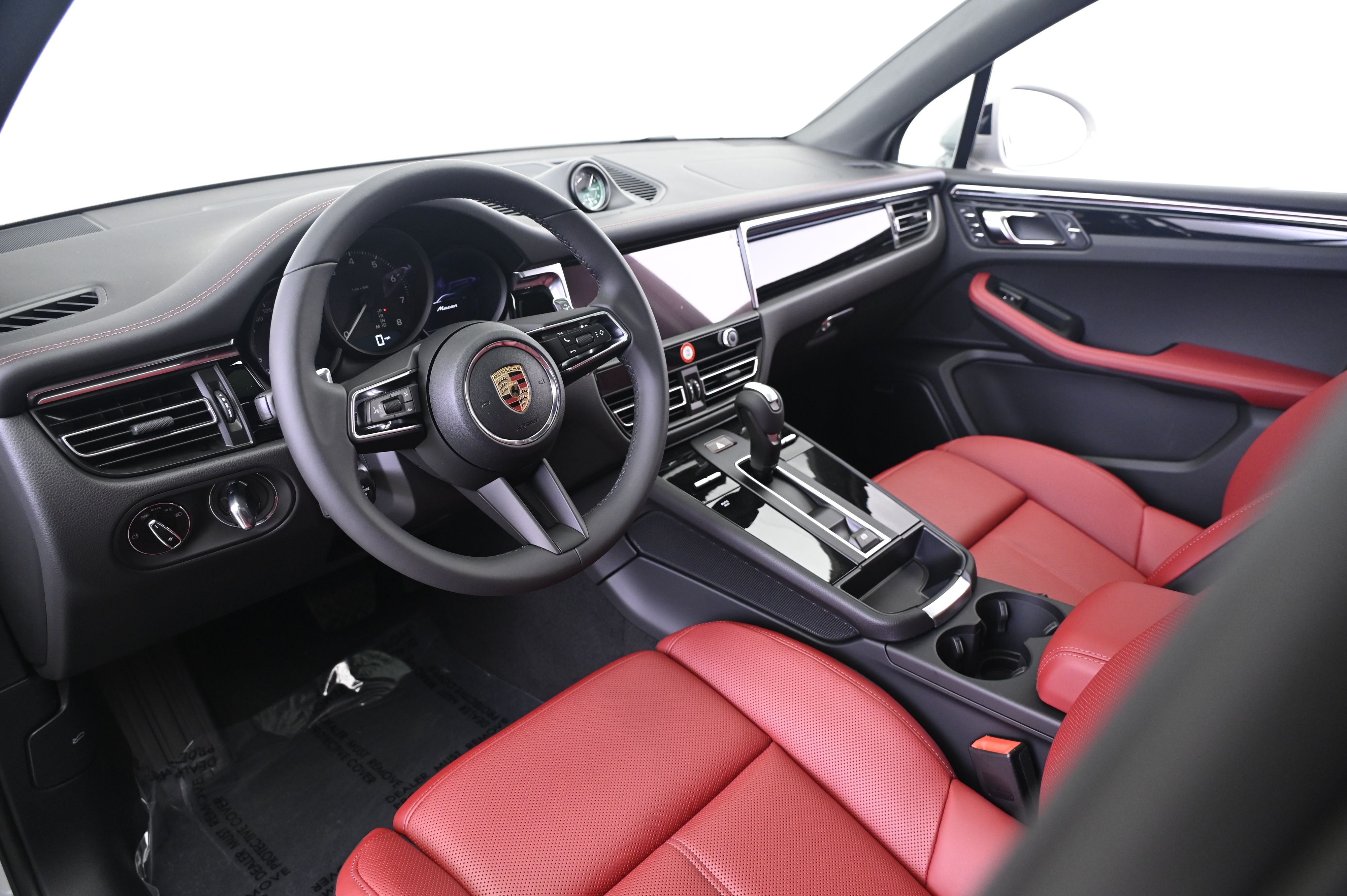 Thumbnail: 2026 Porsche Macan - 28