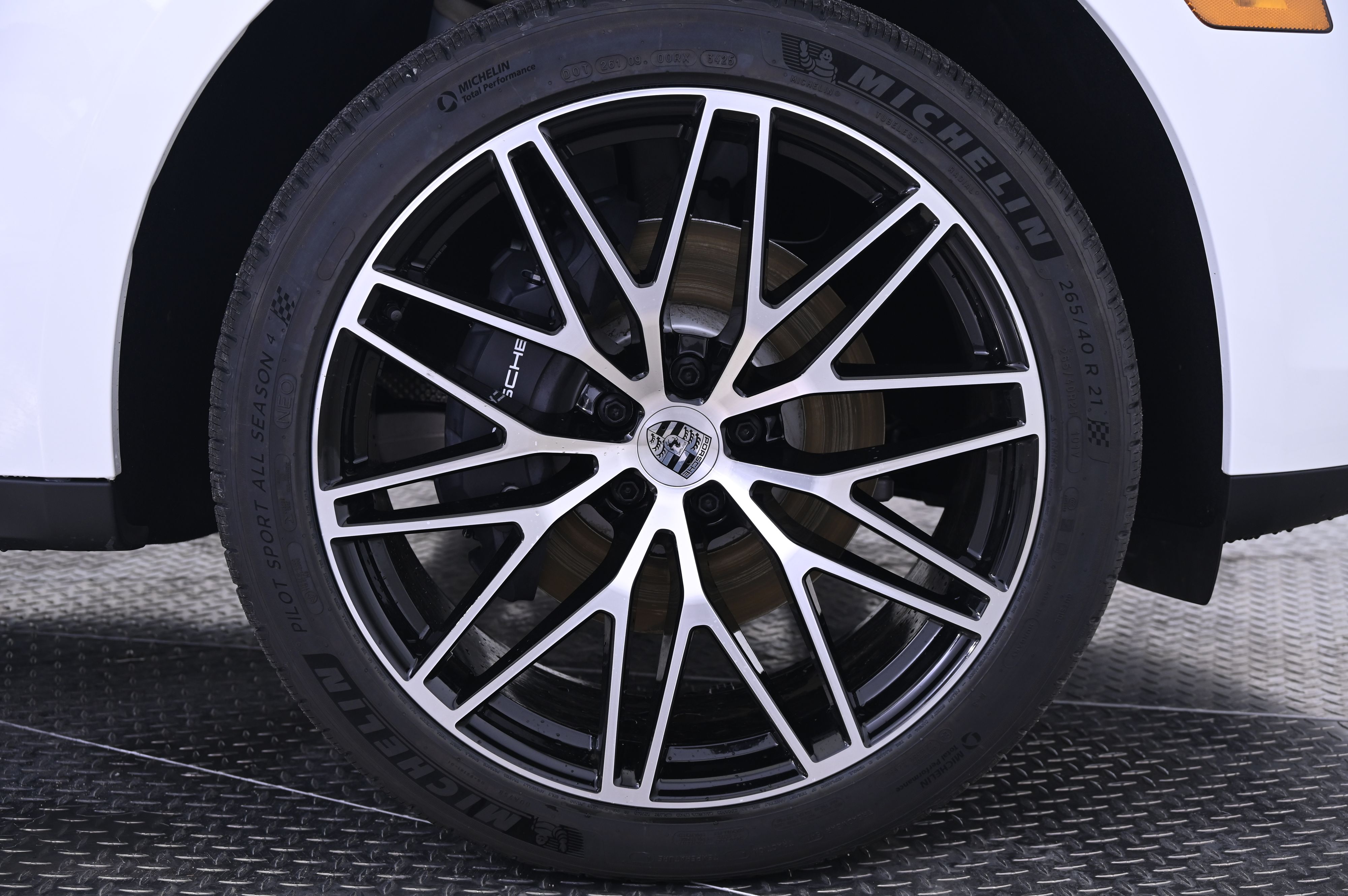 Thumbnail: 2026 Porsche Macan - 14