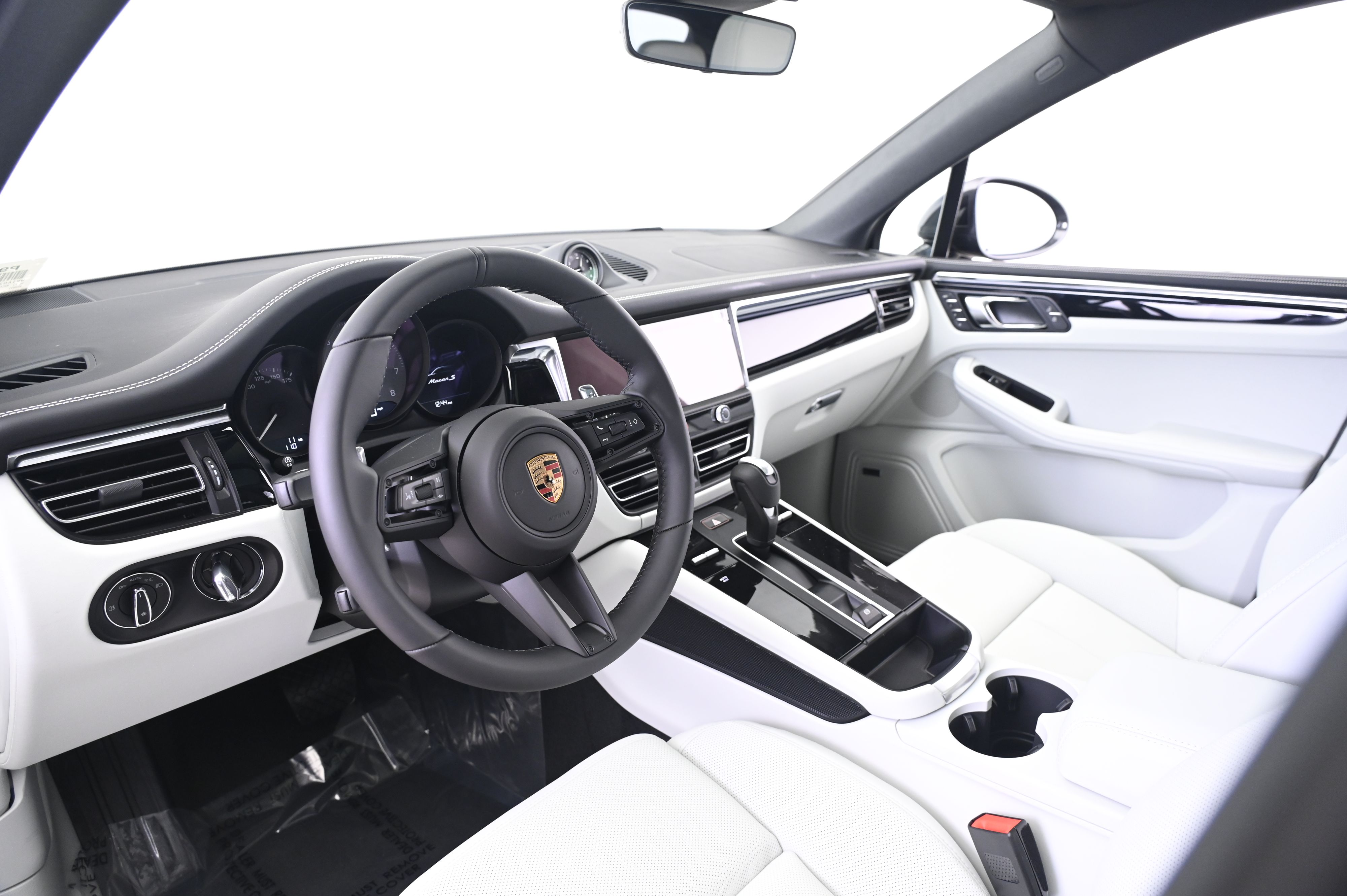 Thumbnail: 2026 Porsche Macan - 28