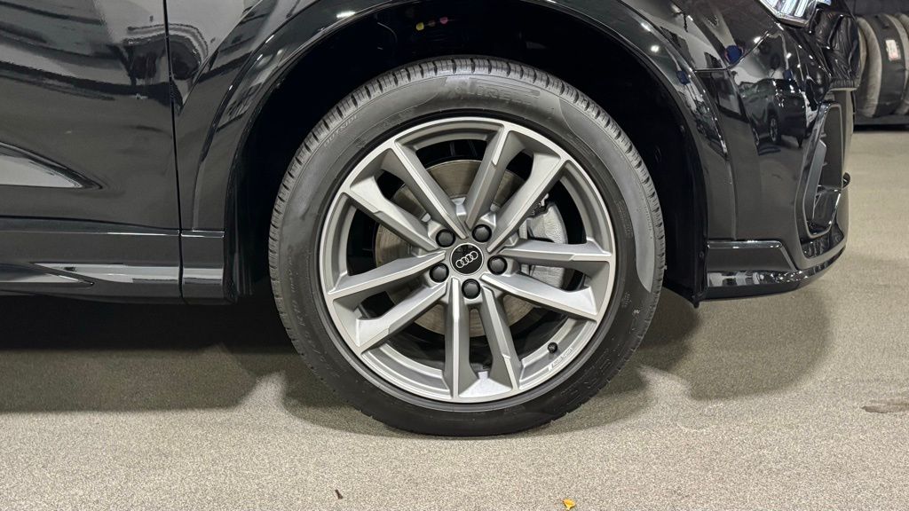 Thumbnail: 2025 Audi Q3 - 9