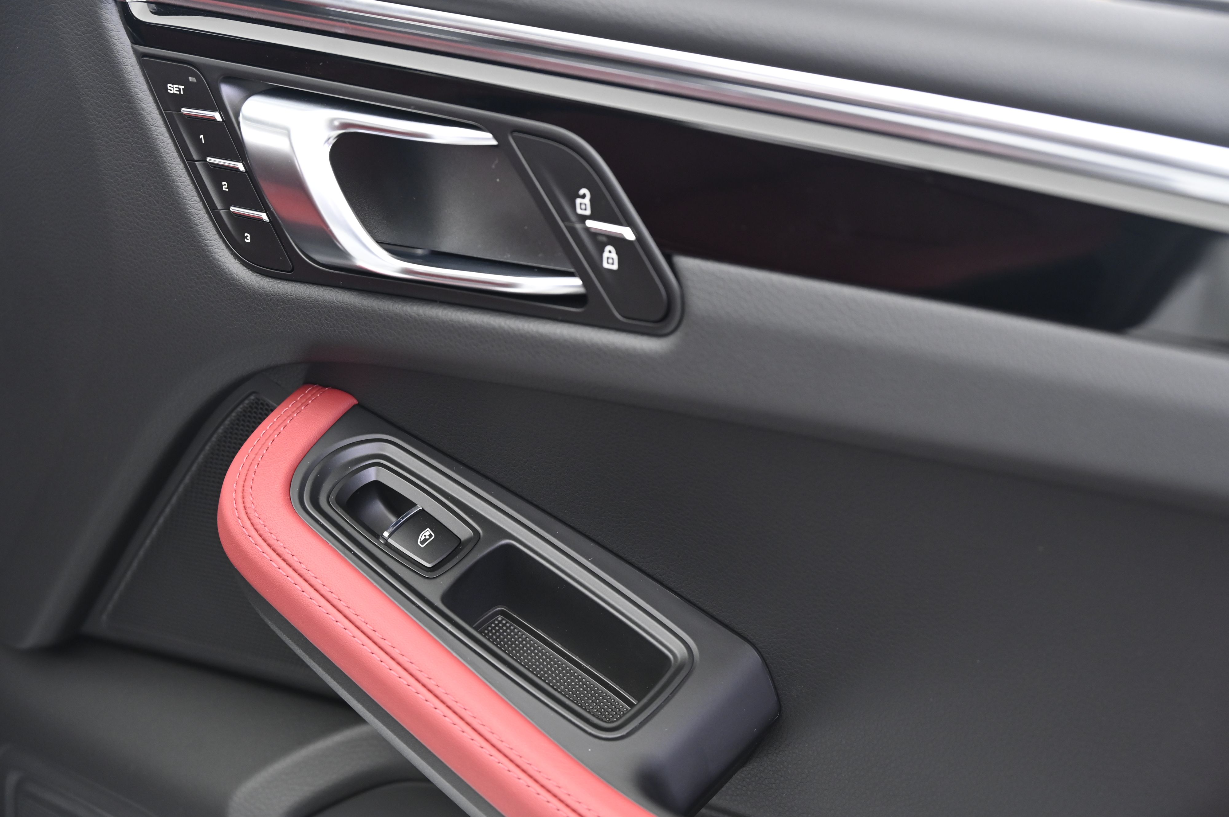 Thumbnail: 2026 Porsche Macan - 21