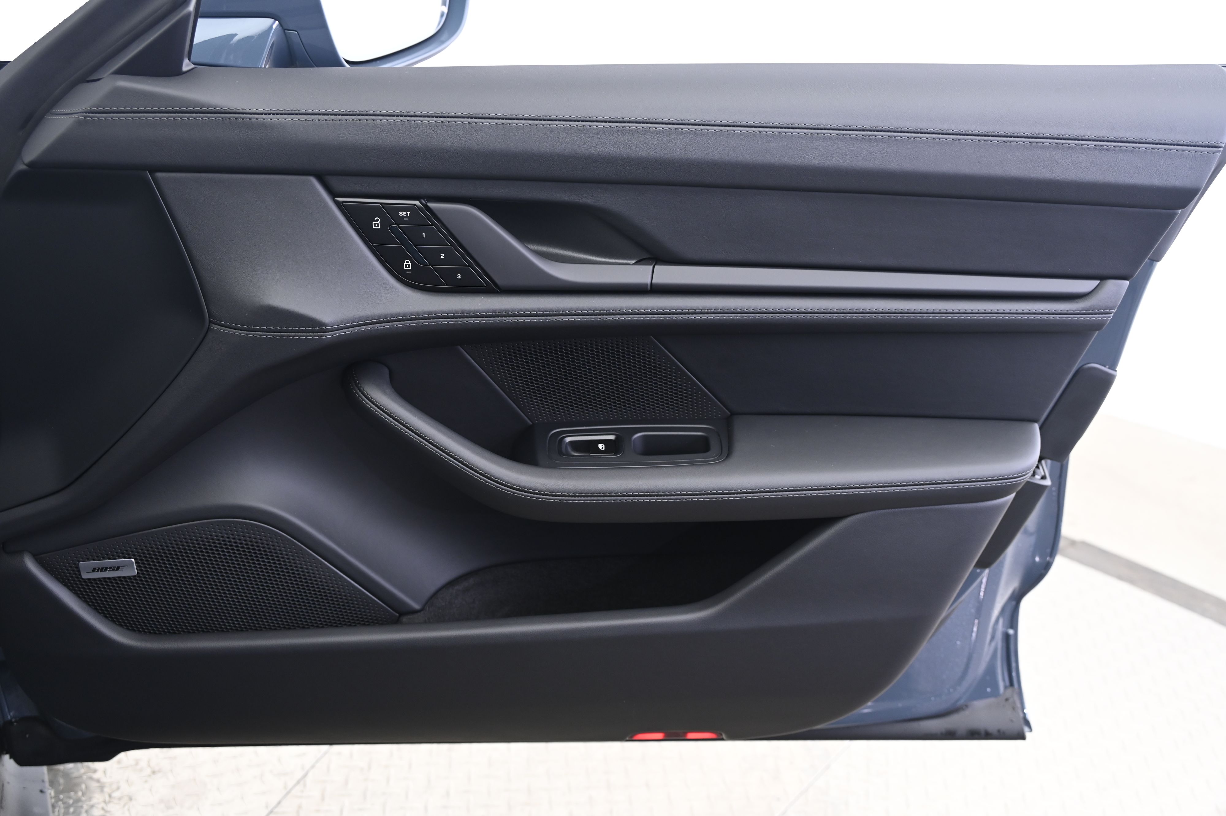 Thumbnail: 2026 Porsche Taycan - 21