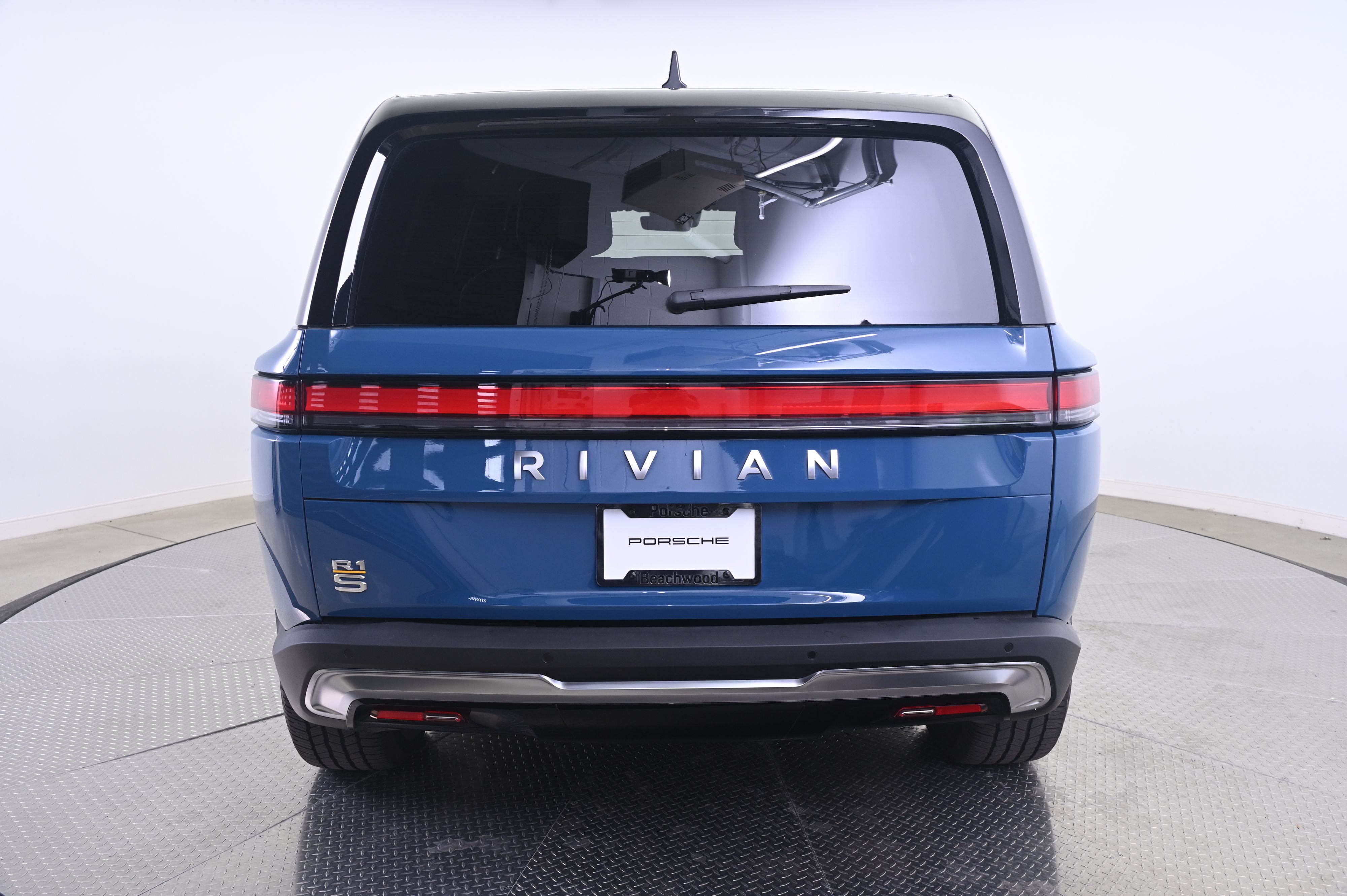 Thumbnail: 2024 Rivian R1S - 6