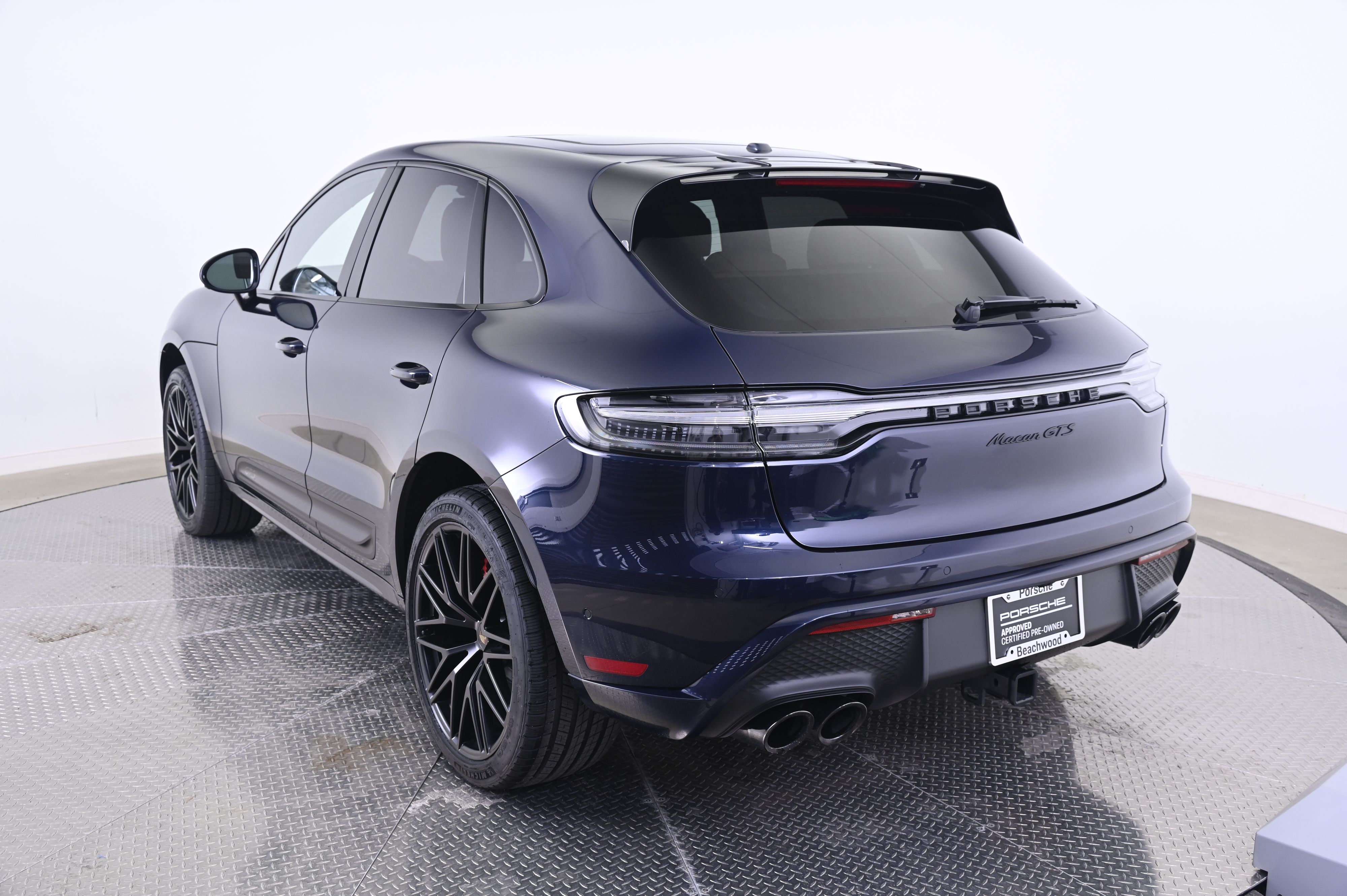 Thumbnail: 2022 Porsche Macan - 3