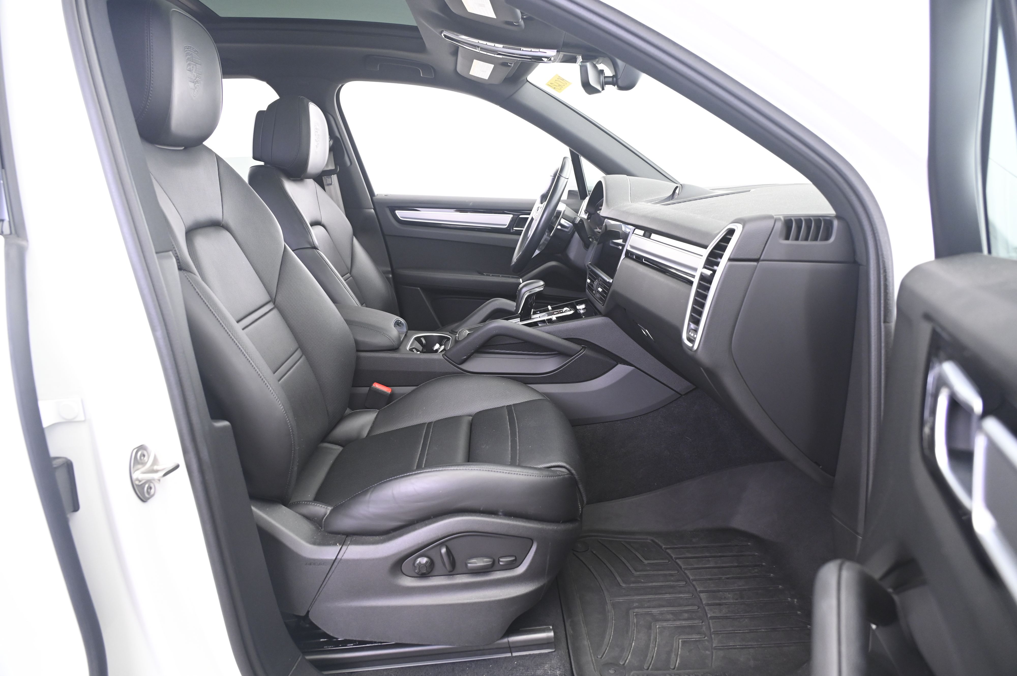 Thumbnail: 2022 Porsche Cayenne - 23